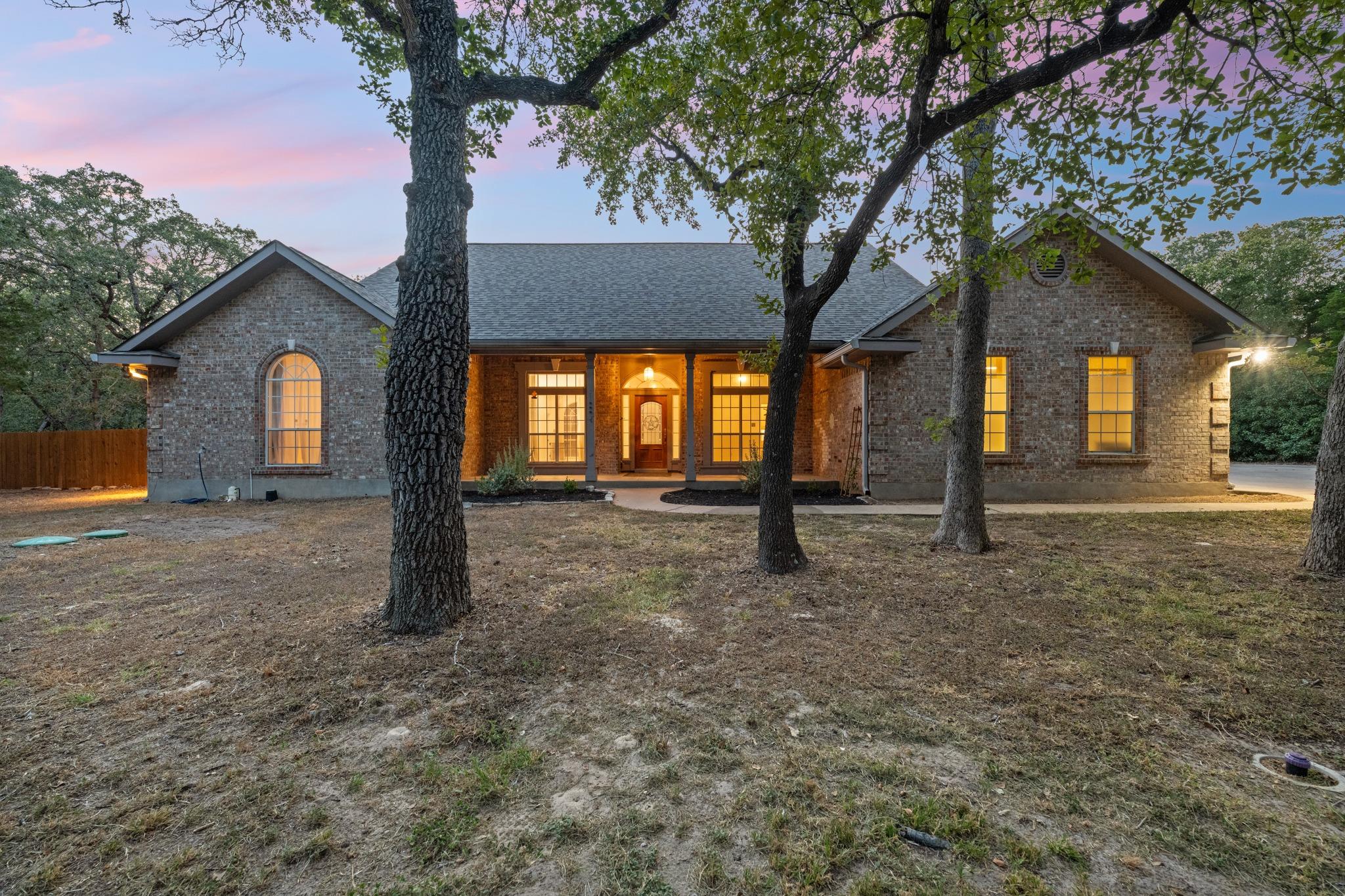 182 Elm Wood DR, Elgin, TX 78621