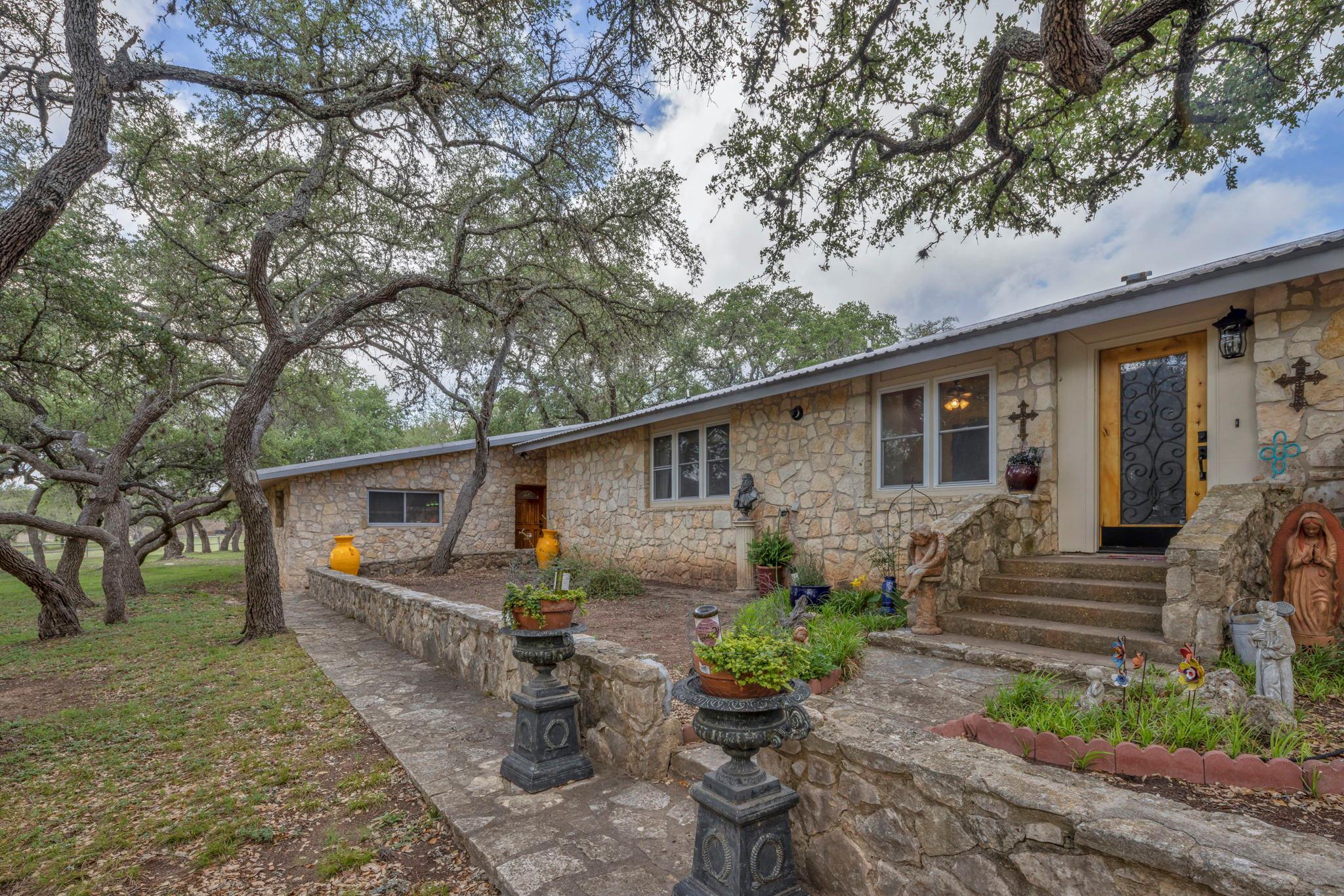 1912 S Us Highway 281 Hw, Johnson City, TX 78636