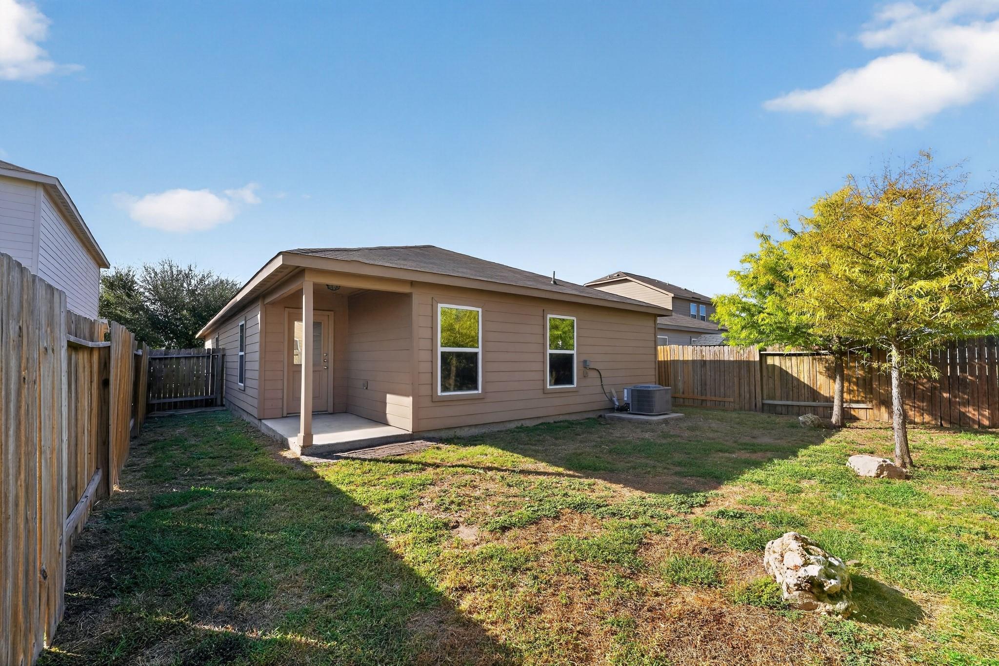 1564 Breanna LN, Kyle, TX 78640