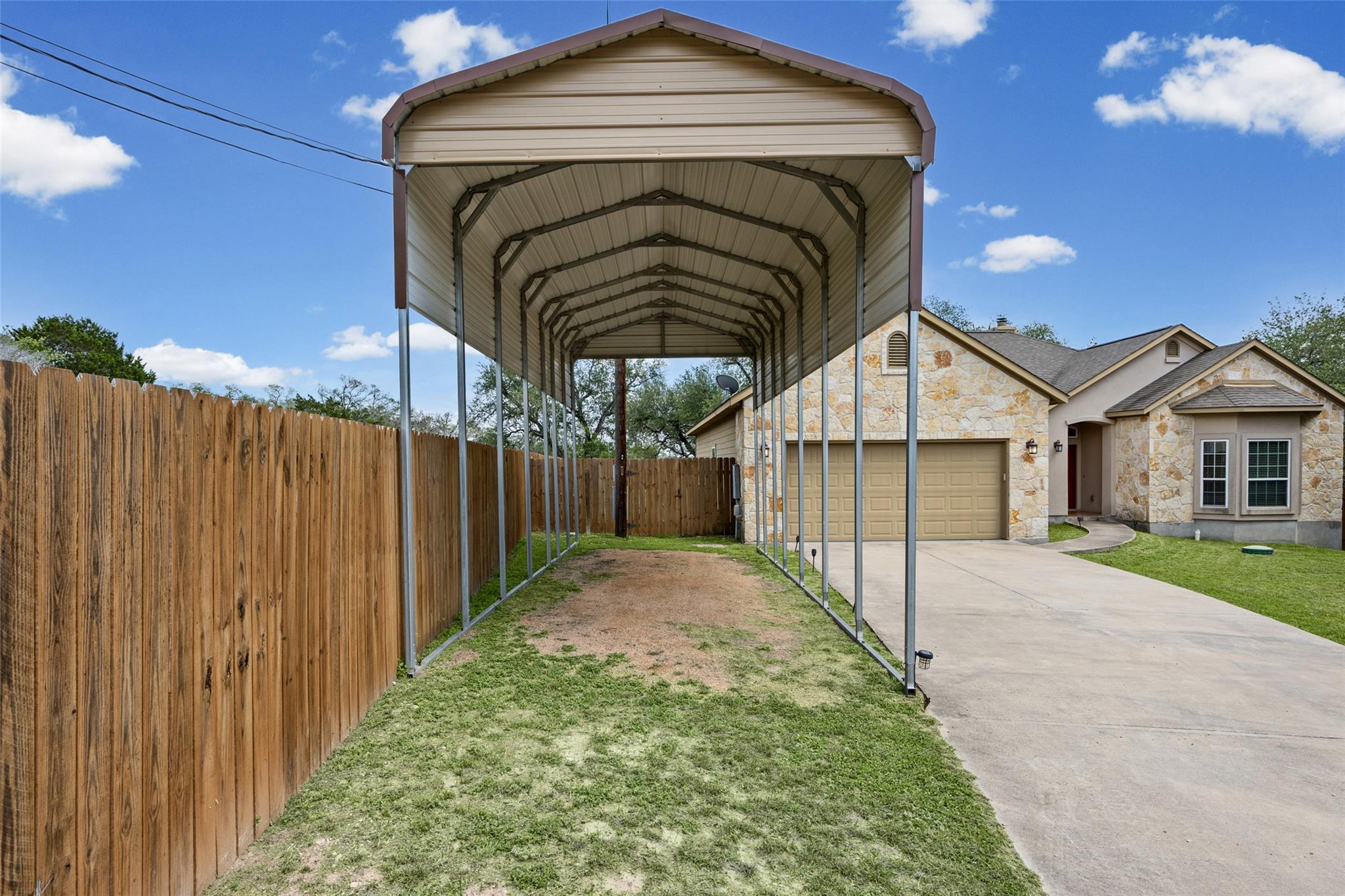 10409 Little Creek CIR, Dripping Springs, TX 78620