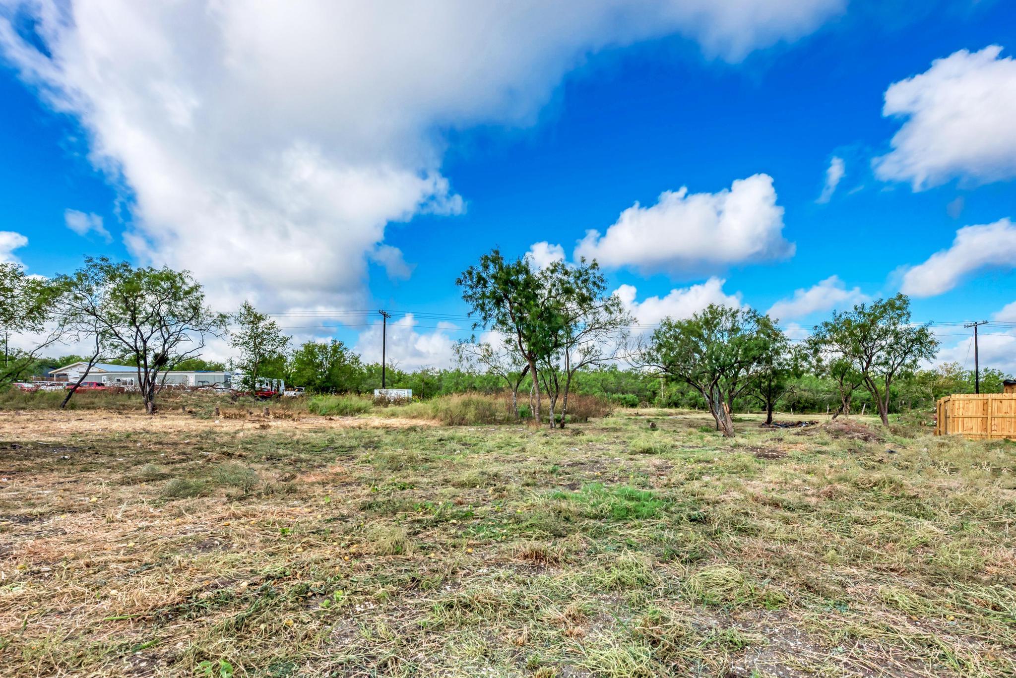 122 Los Fresnos DR, Dale, TX 78616