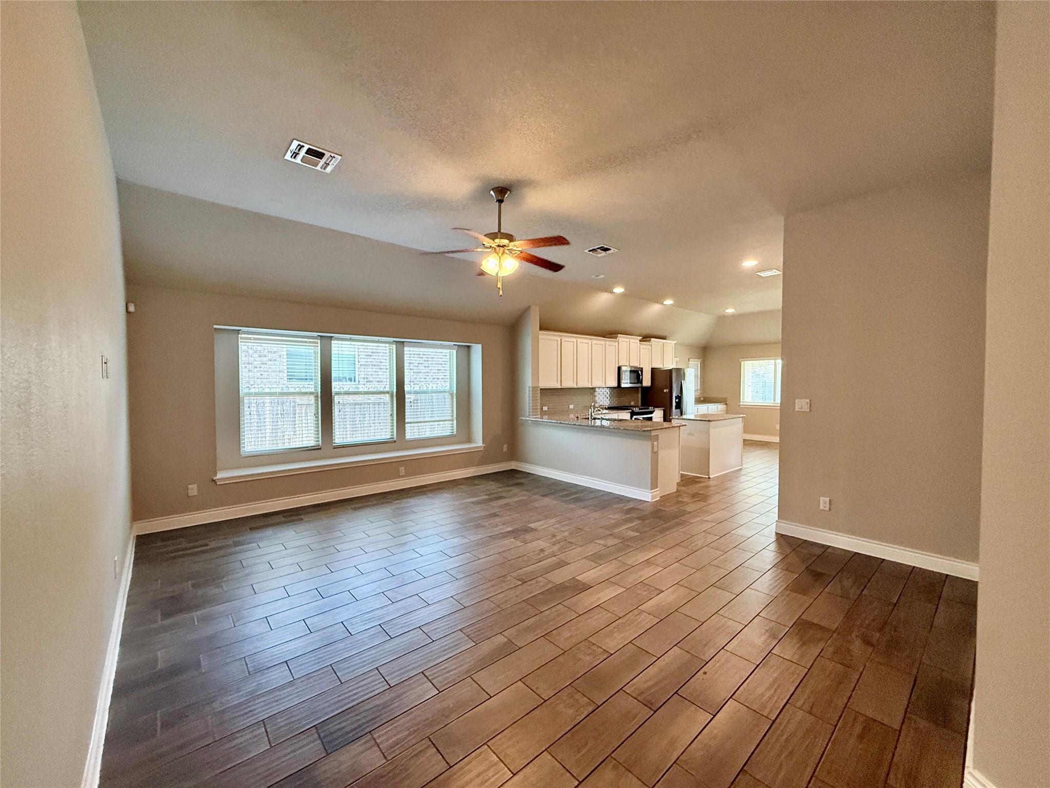 199 Tailwind DR, Kyle, TX 78640