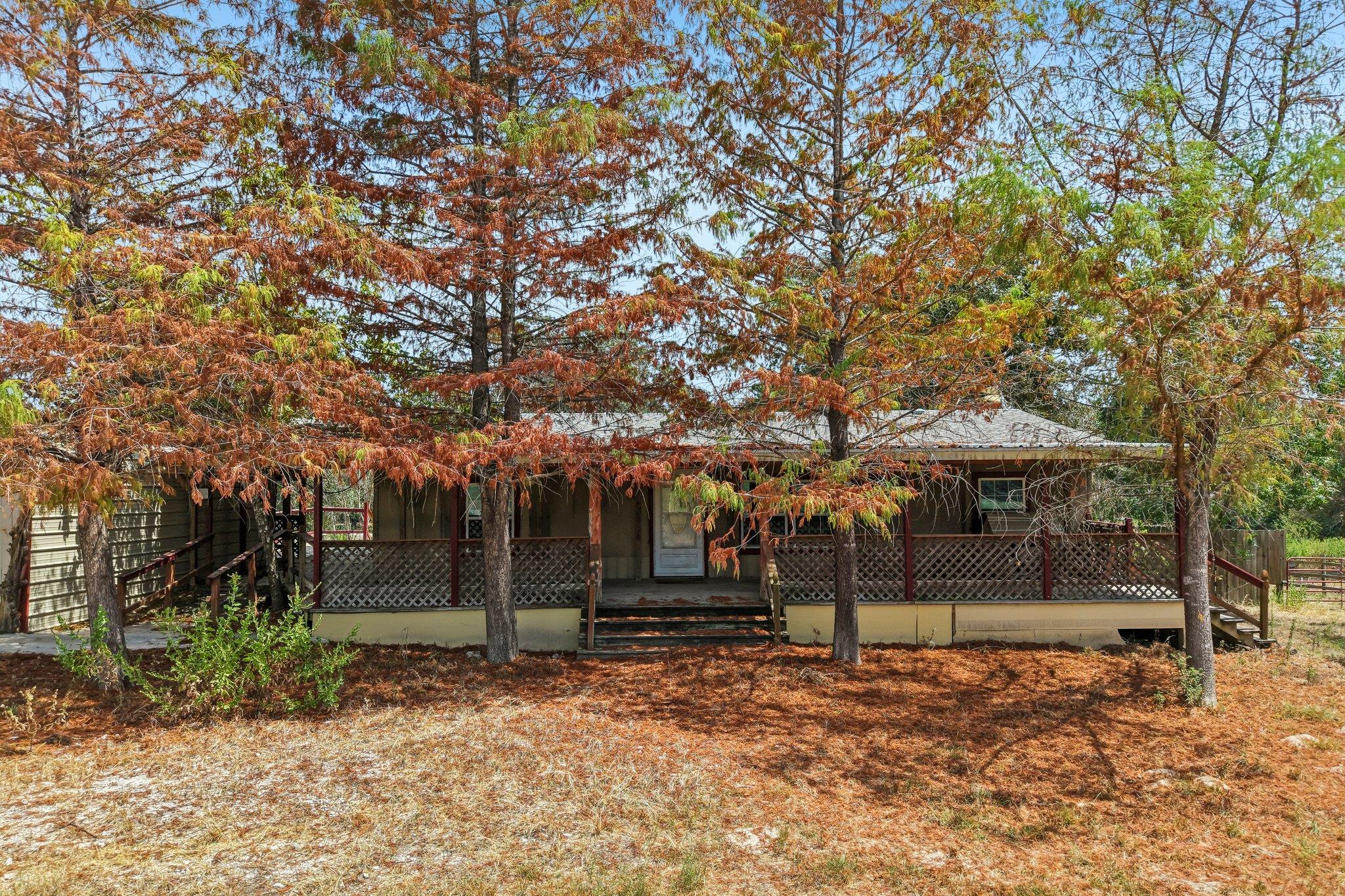 664 Hidden Oaks DR, Elgin, TX 78621