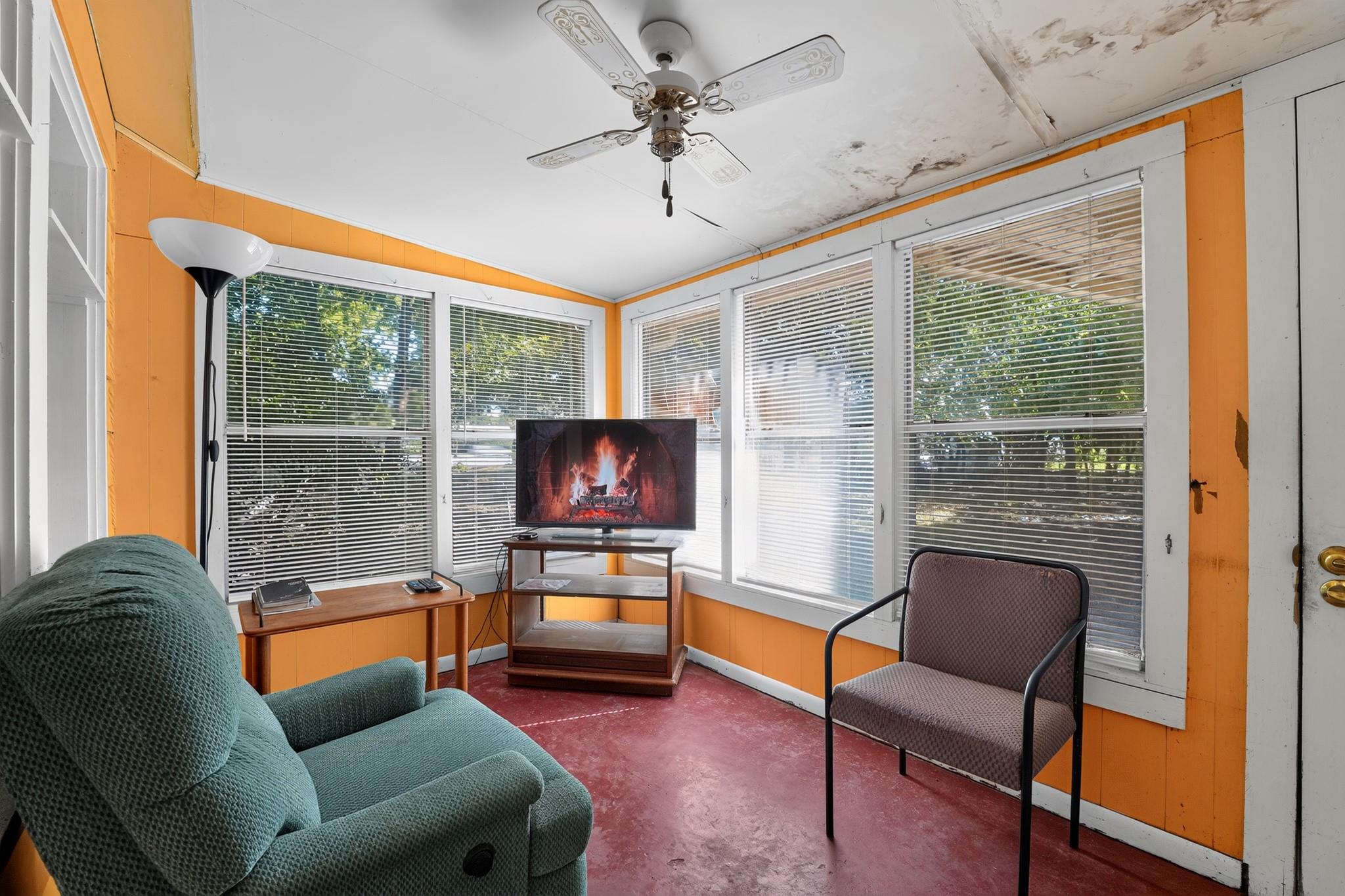 316 Guadalupe ST, Lockhart, TX 78644
