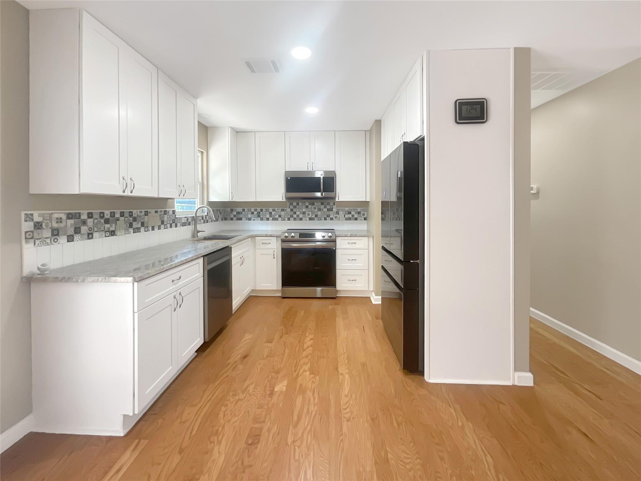 8801 Parkfield DR, Austin, TX 78758