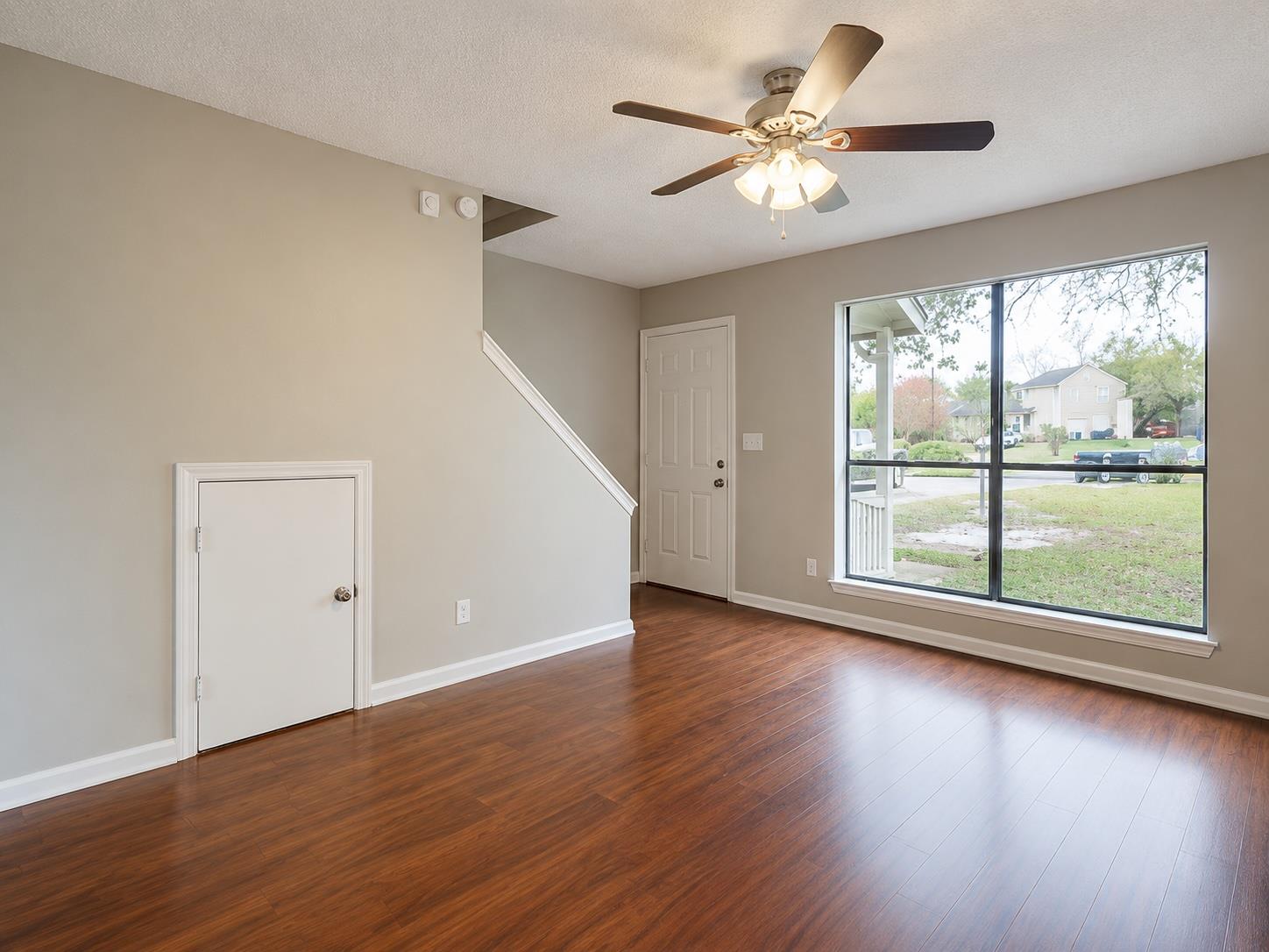 112 Hillside CV, Elgin, TX 78621