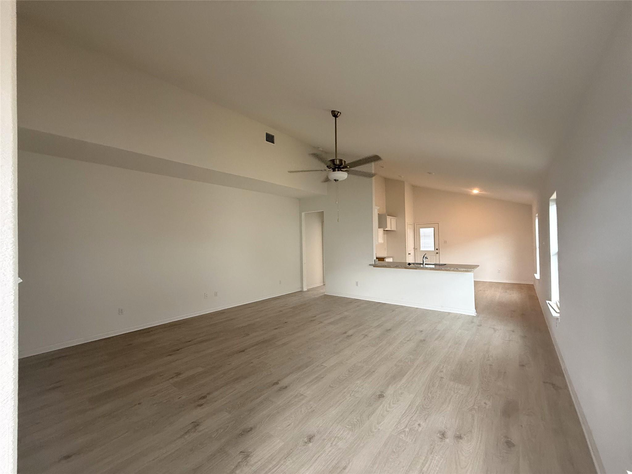 115 Wirepass CRST, Jarrell, TX 76537