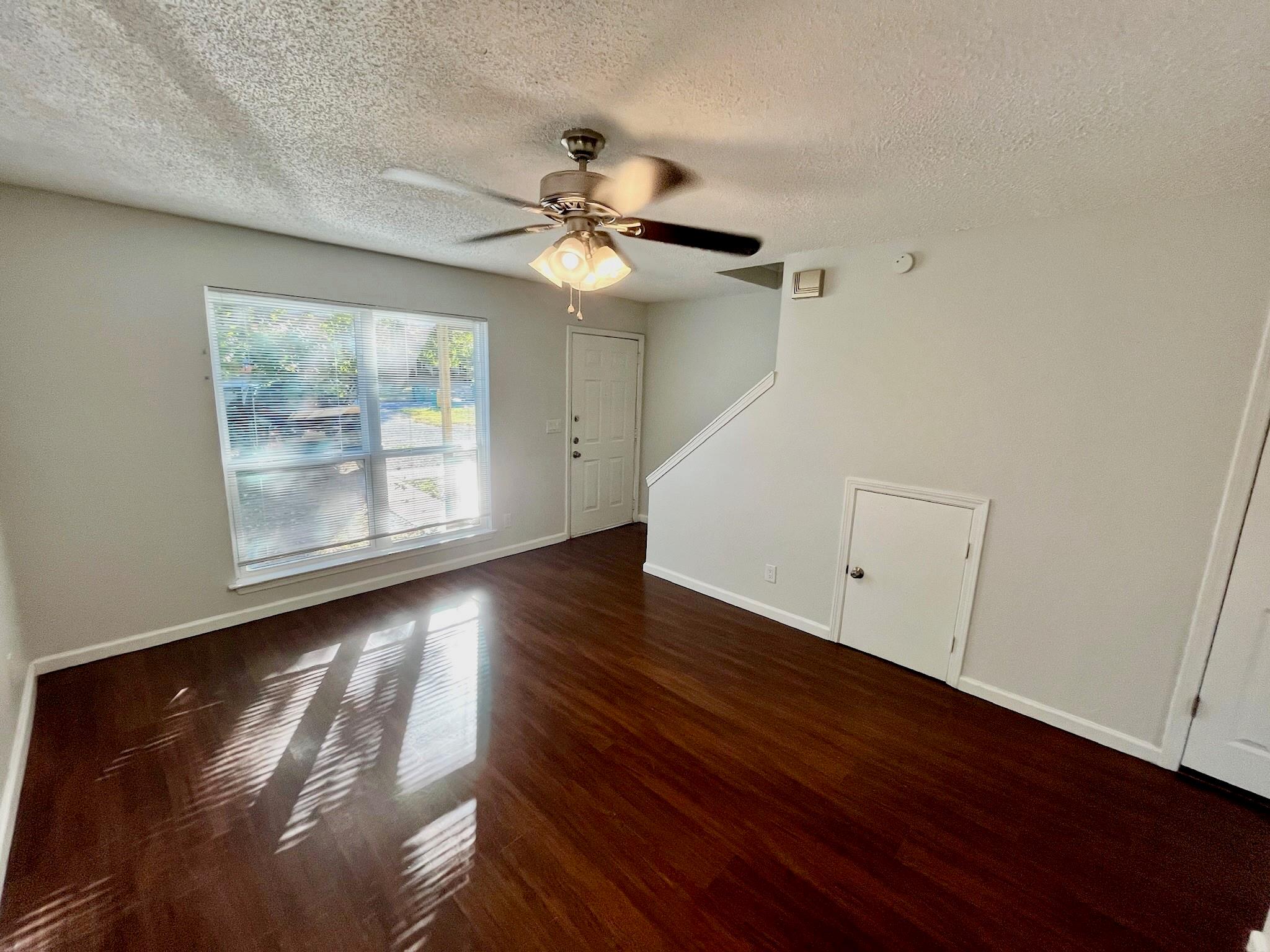 122 Hillside DR, Elgin, TX 78621