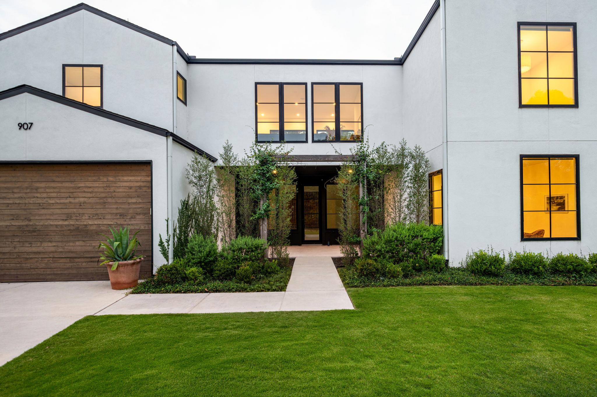 907 Karen, Austin, TX 78757
