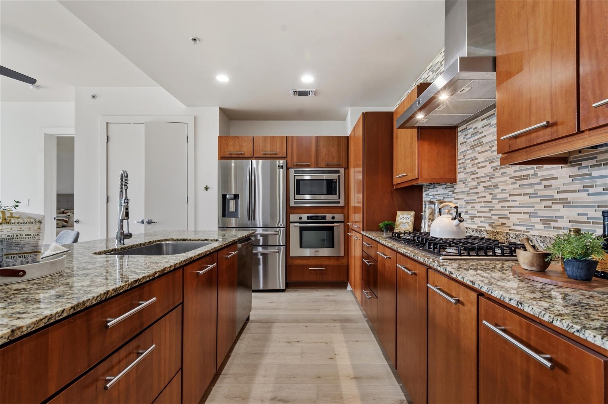 210 Lee Barton DR #517, Austin, TX 78704