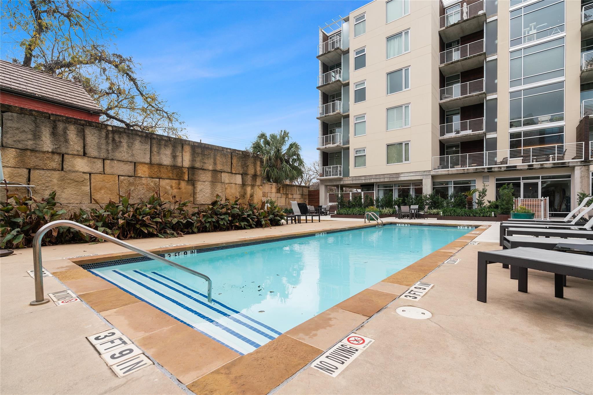 210 Lee Barton DR #517, Austin, TX 78704