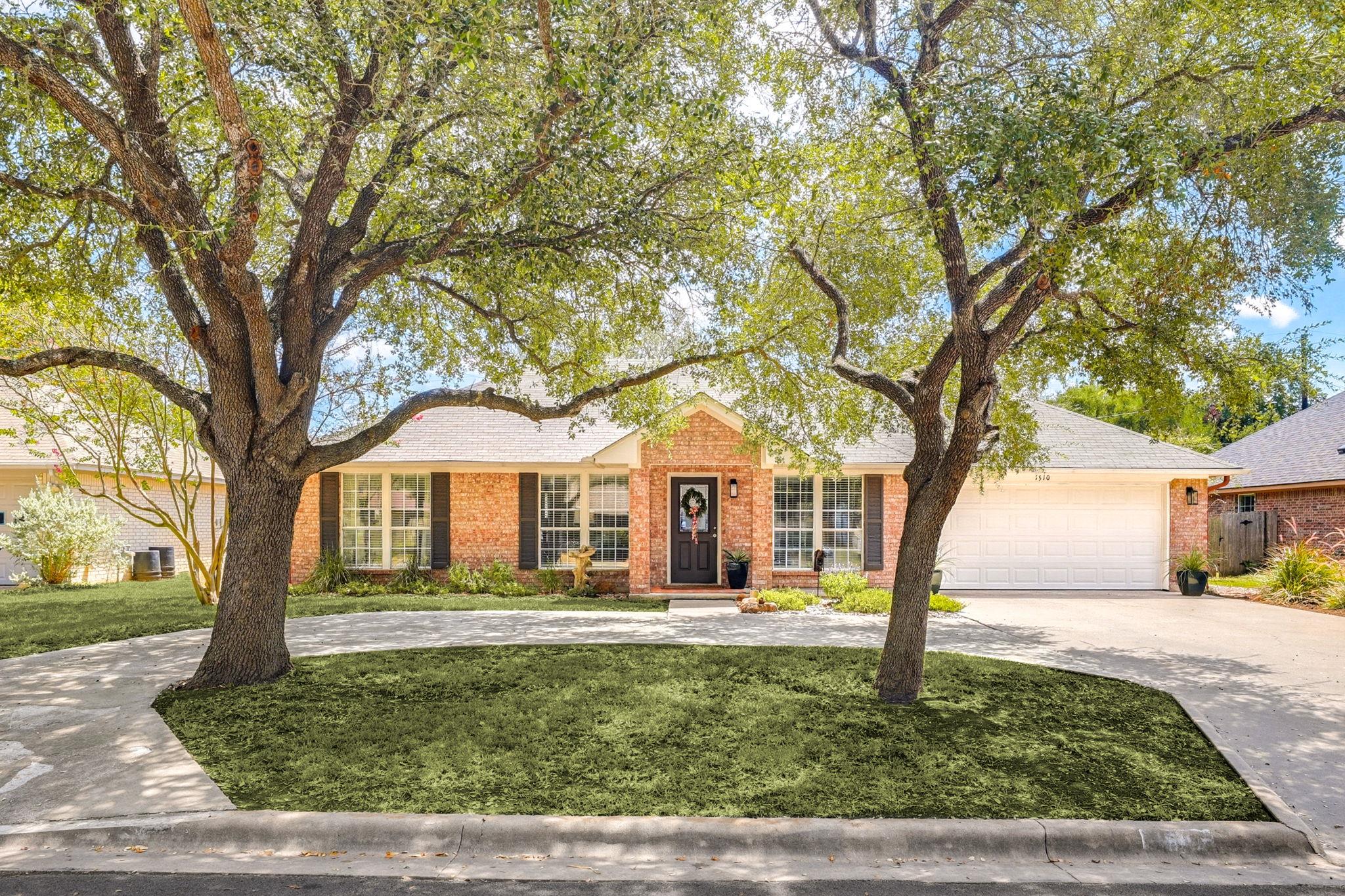 1510 Shadow WALK, Lockhart, TX 78644