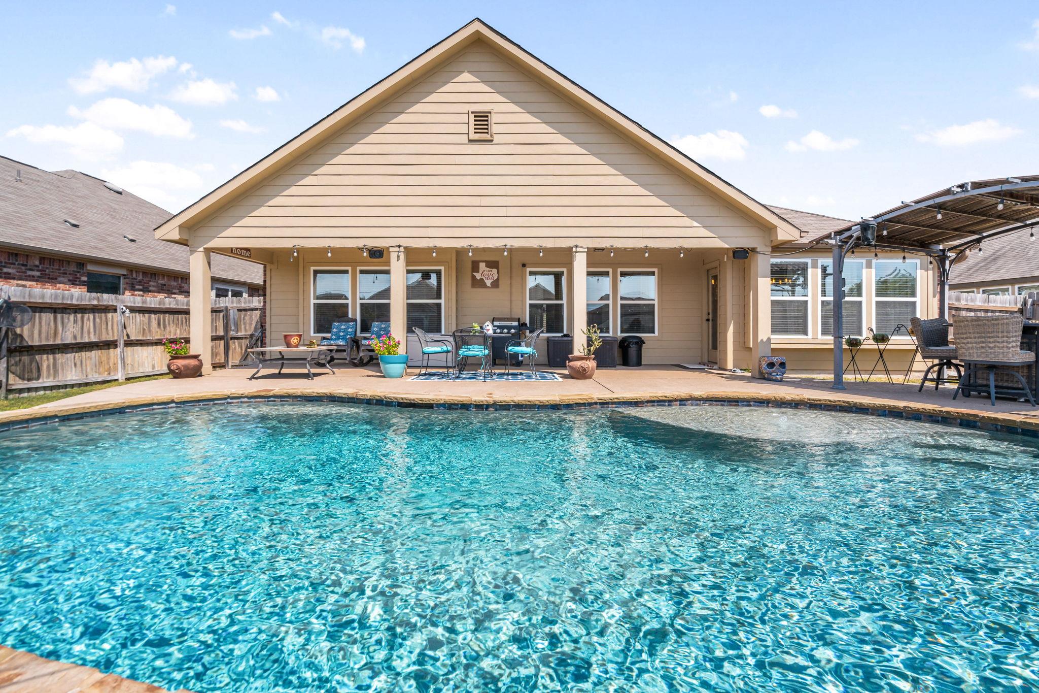 111 Plantain DR, Hutto, TX 78634