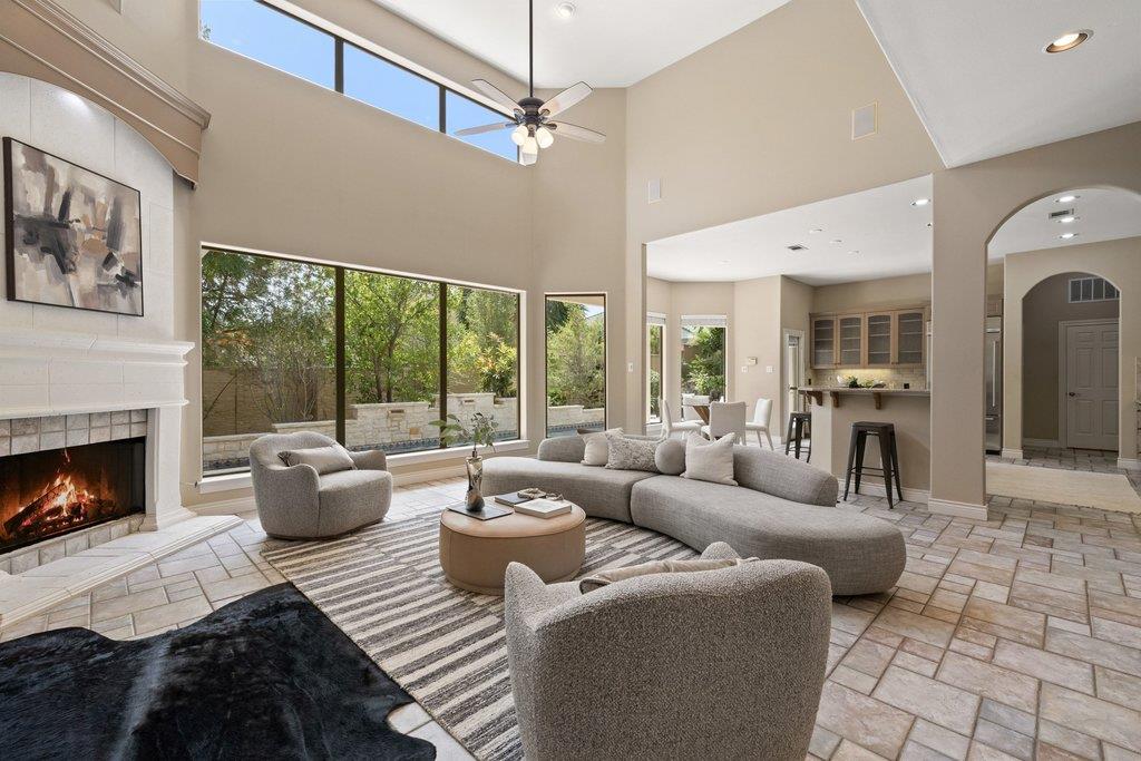 5 Tiburon CT, The Hills, TX 78738
