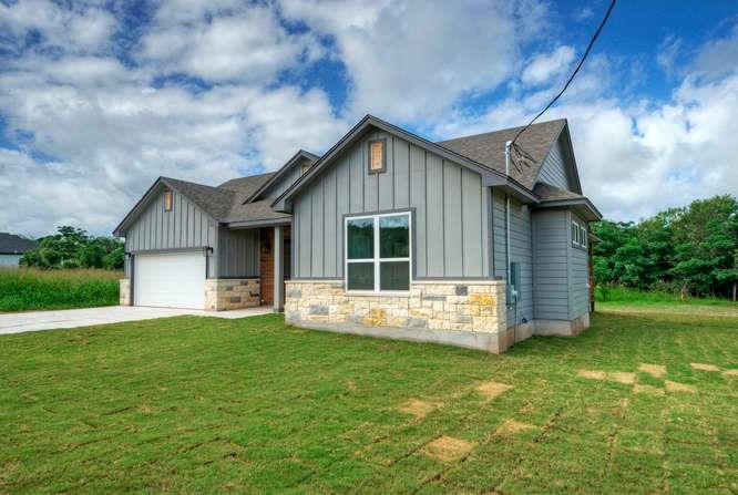 139 Waimanalo DR, Bastrop, TX 78602