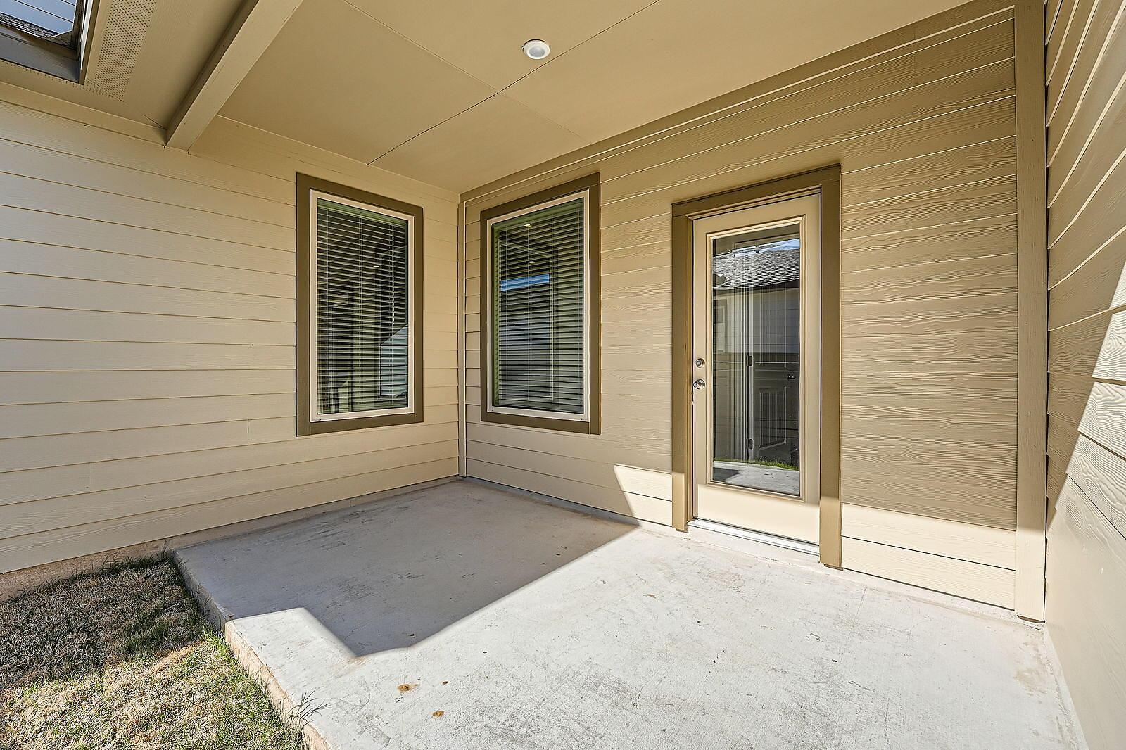 200 Weaver LN, Bastrop, TX 78602