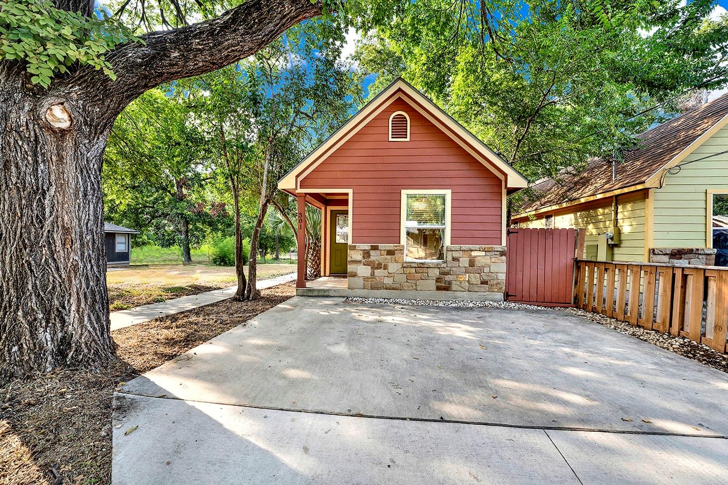 301 Armstrong ST, San Marcos, TX 78666