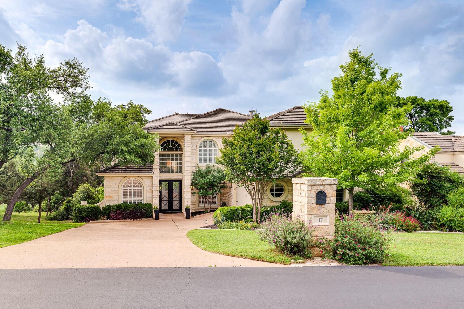 47 Waterfall DR, The Hills, TX 78738