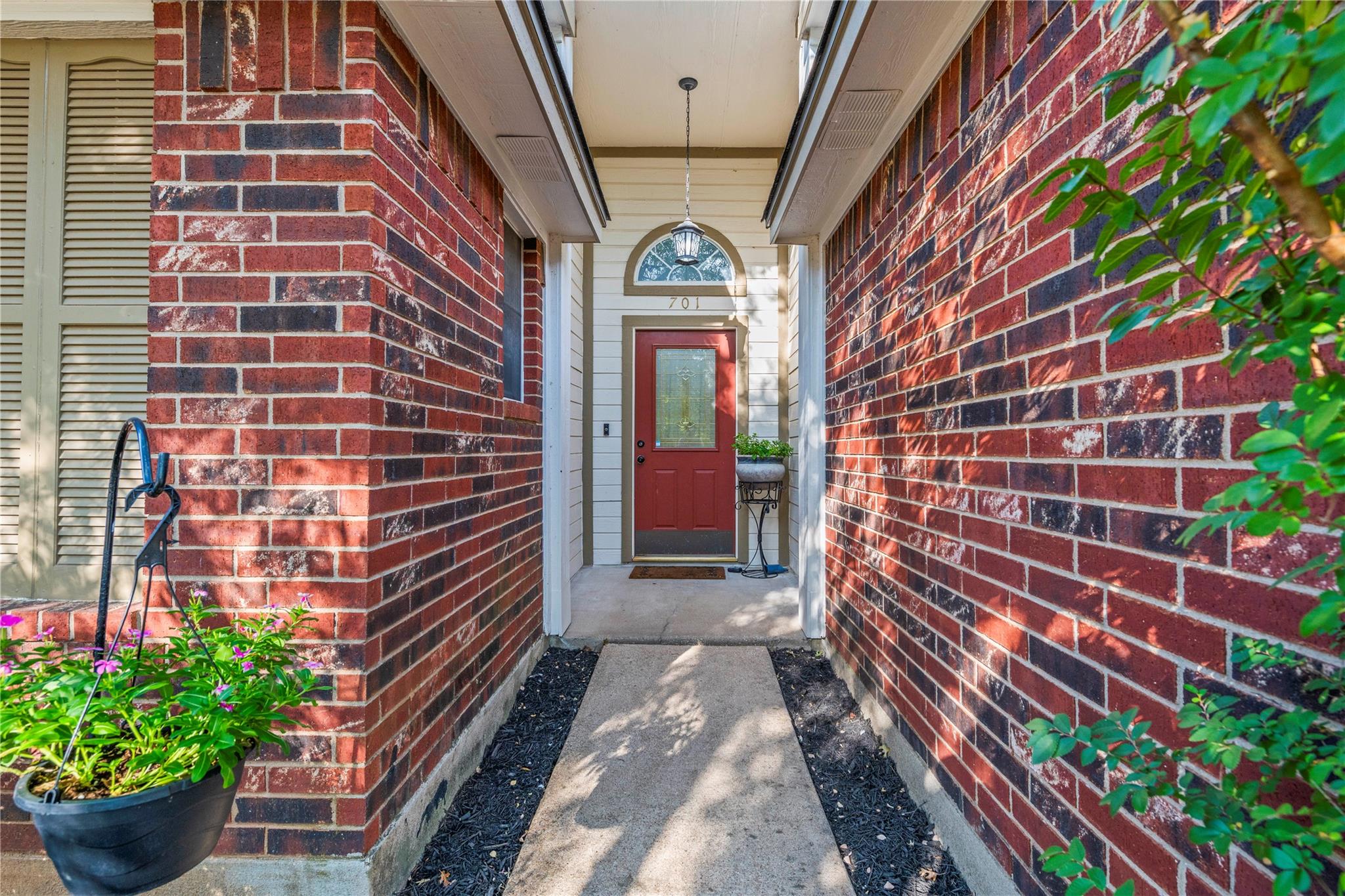 701 Sparkling Brook LN, Leander, TX 78641