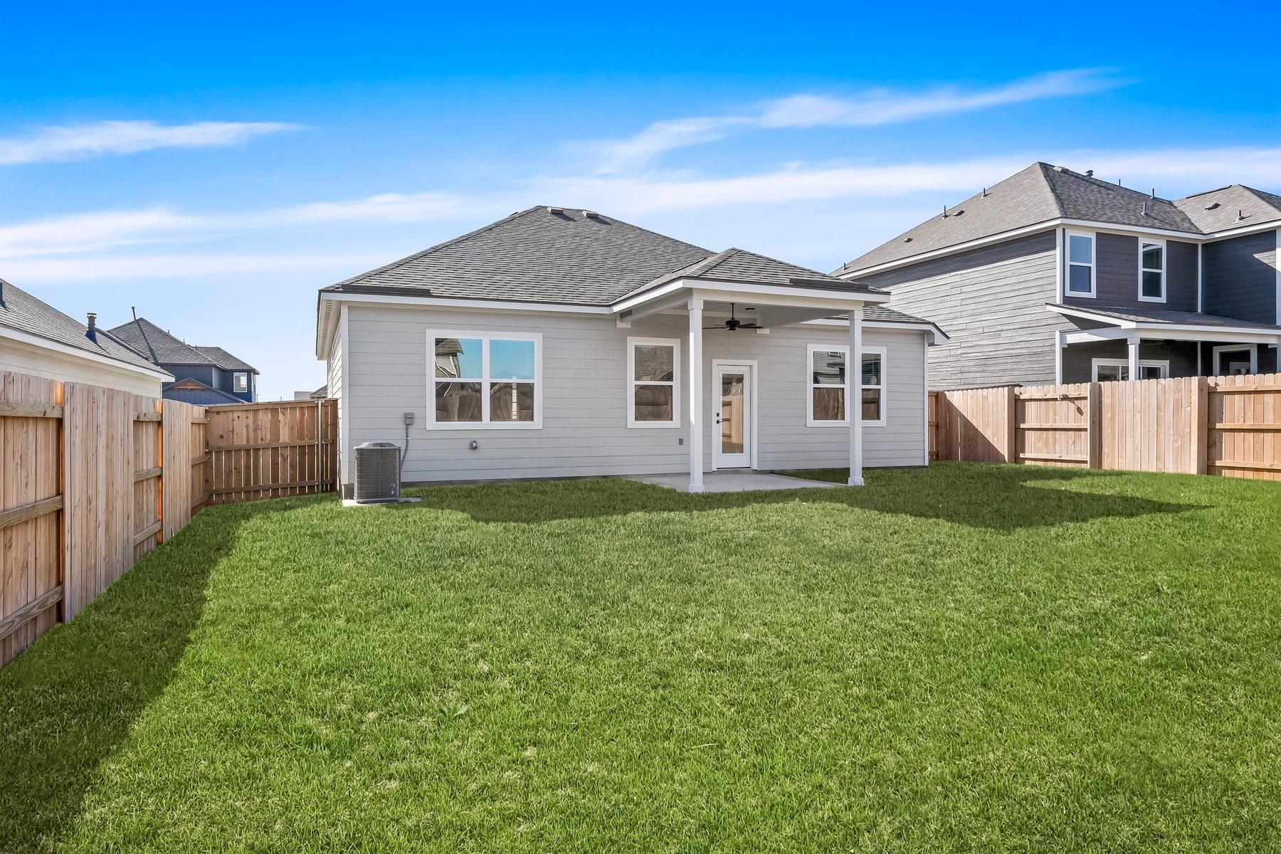 125 Skyflower LN, San Marcos, TX 78666