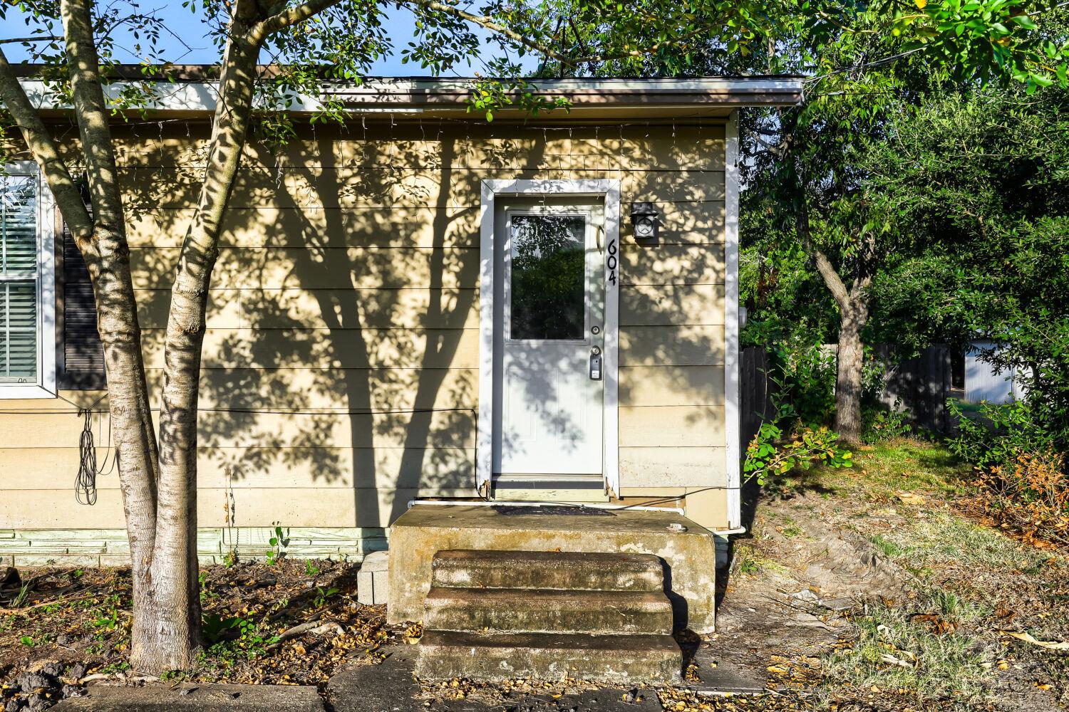 604 S Donohoe ST, Granger, TX 76530