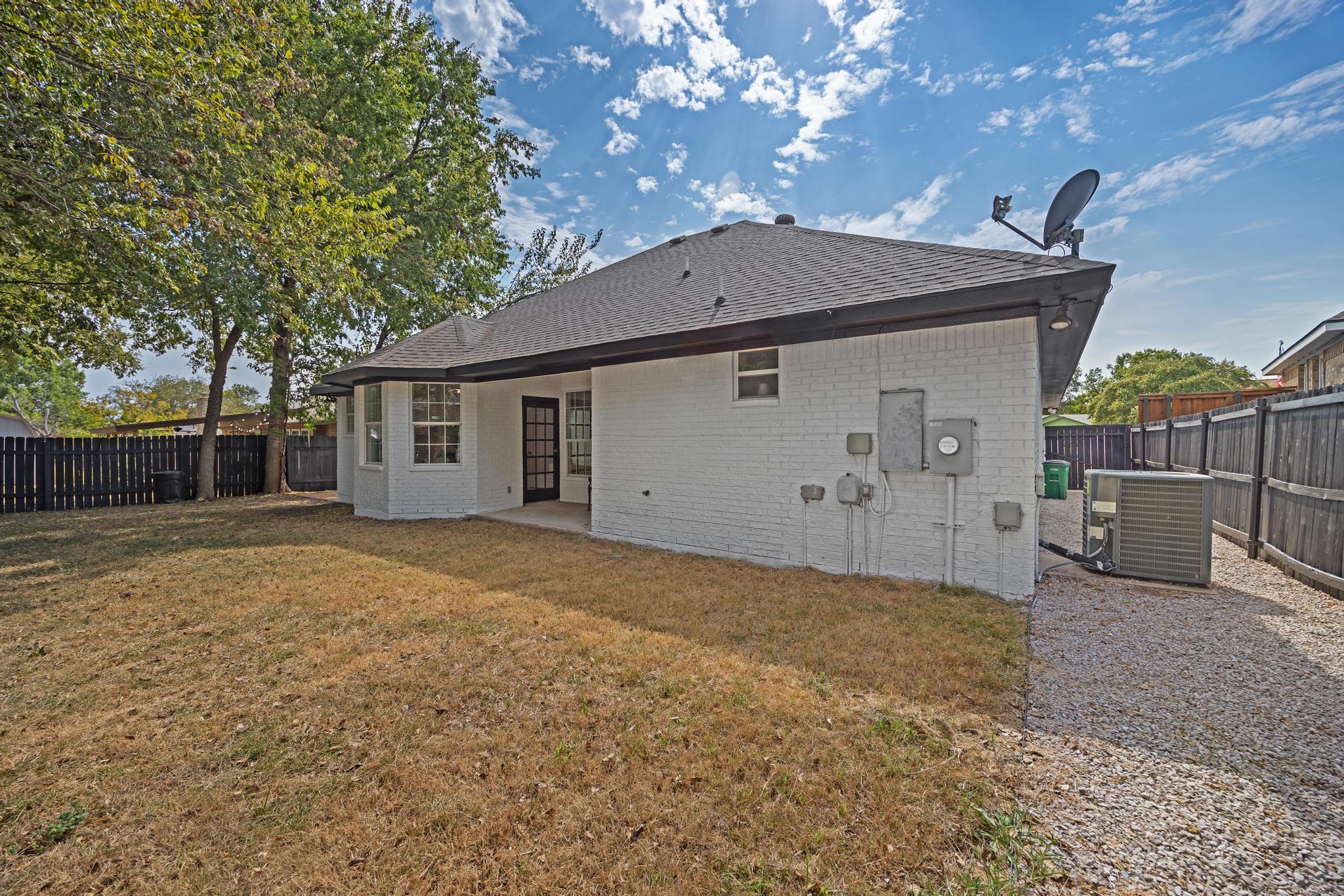 10901 Parkfield DR, Austin, TX 78758