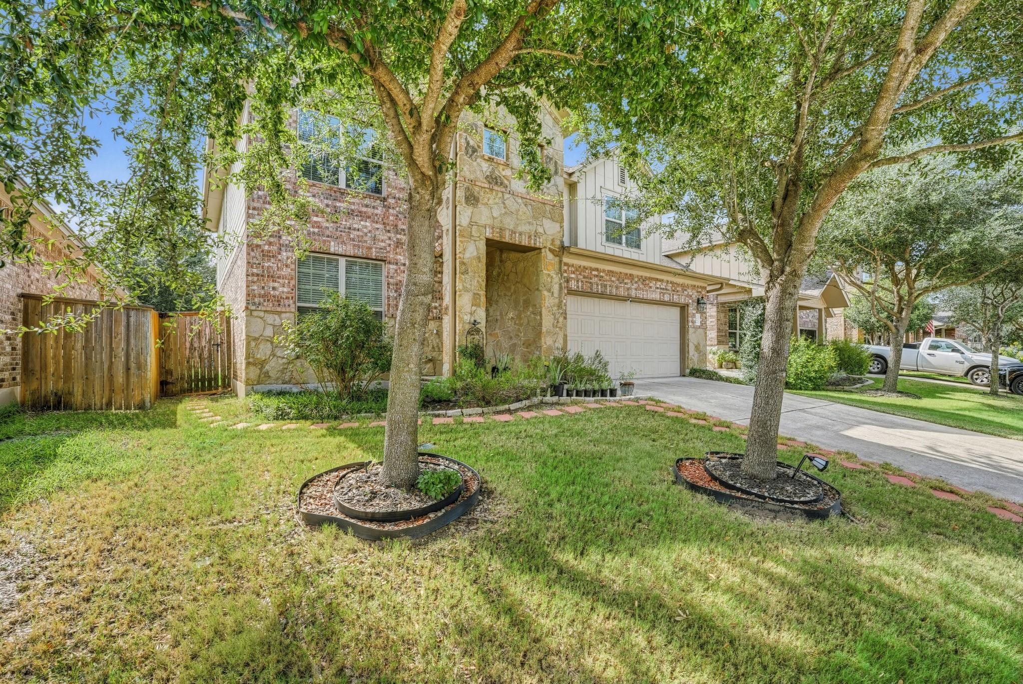 1694 Oyster CRK, Buda, TX 78610