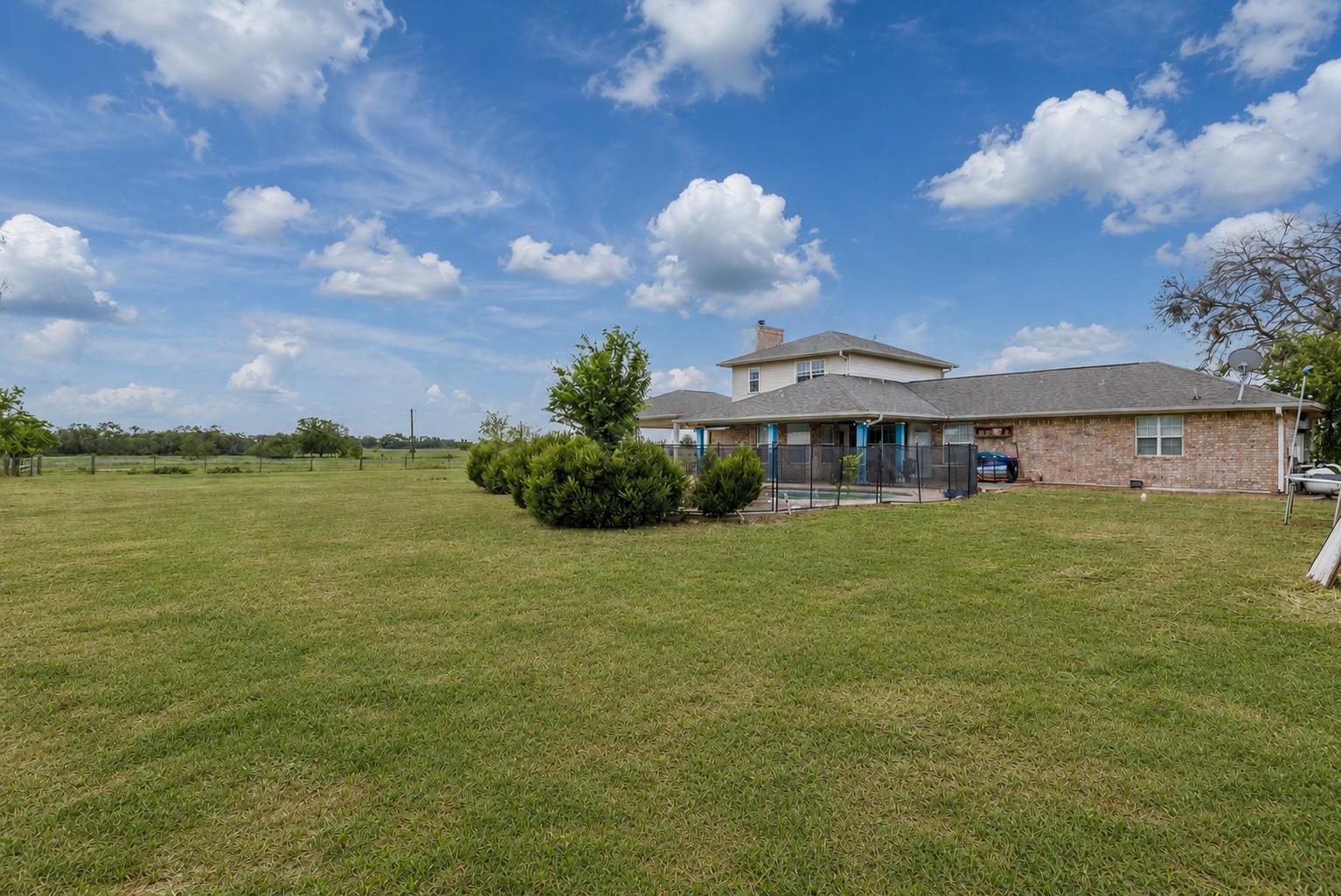 1506 Harwood RD, Luling, TX 78648