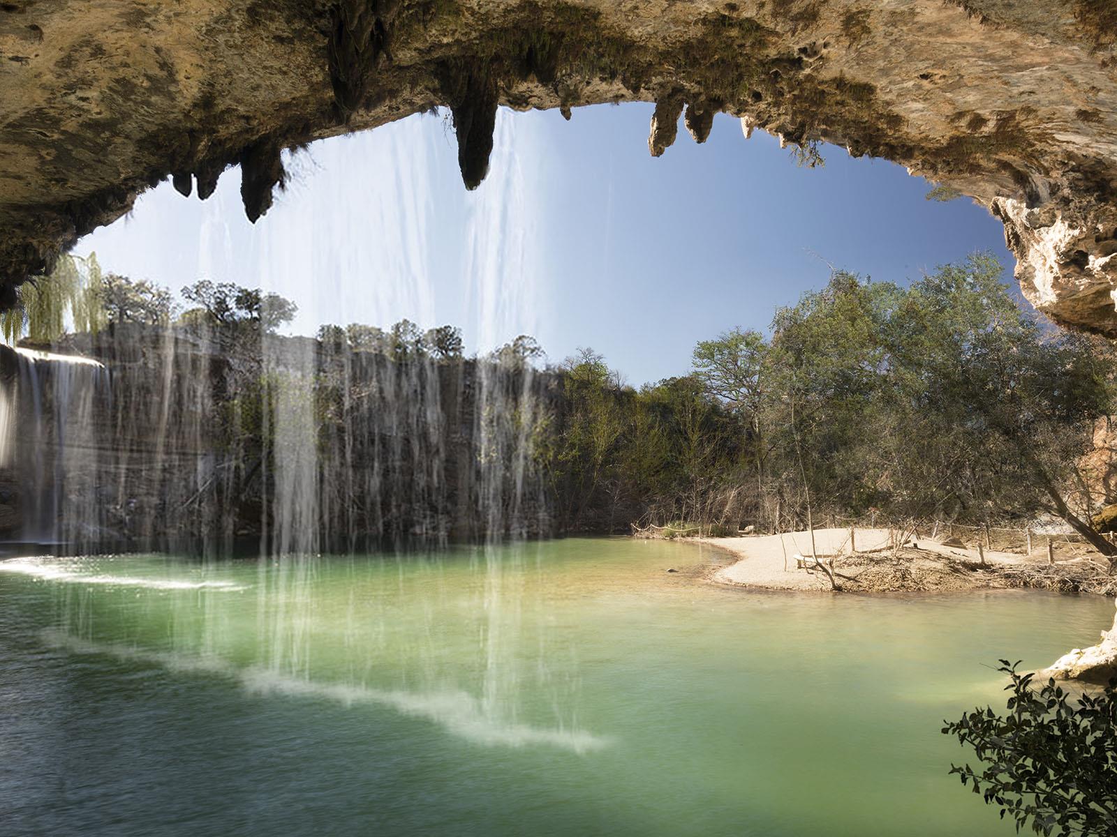 261 Sue Peaks Loop, Dripping Springs, TX 78620