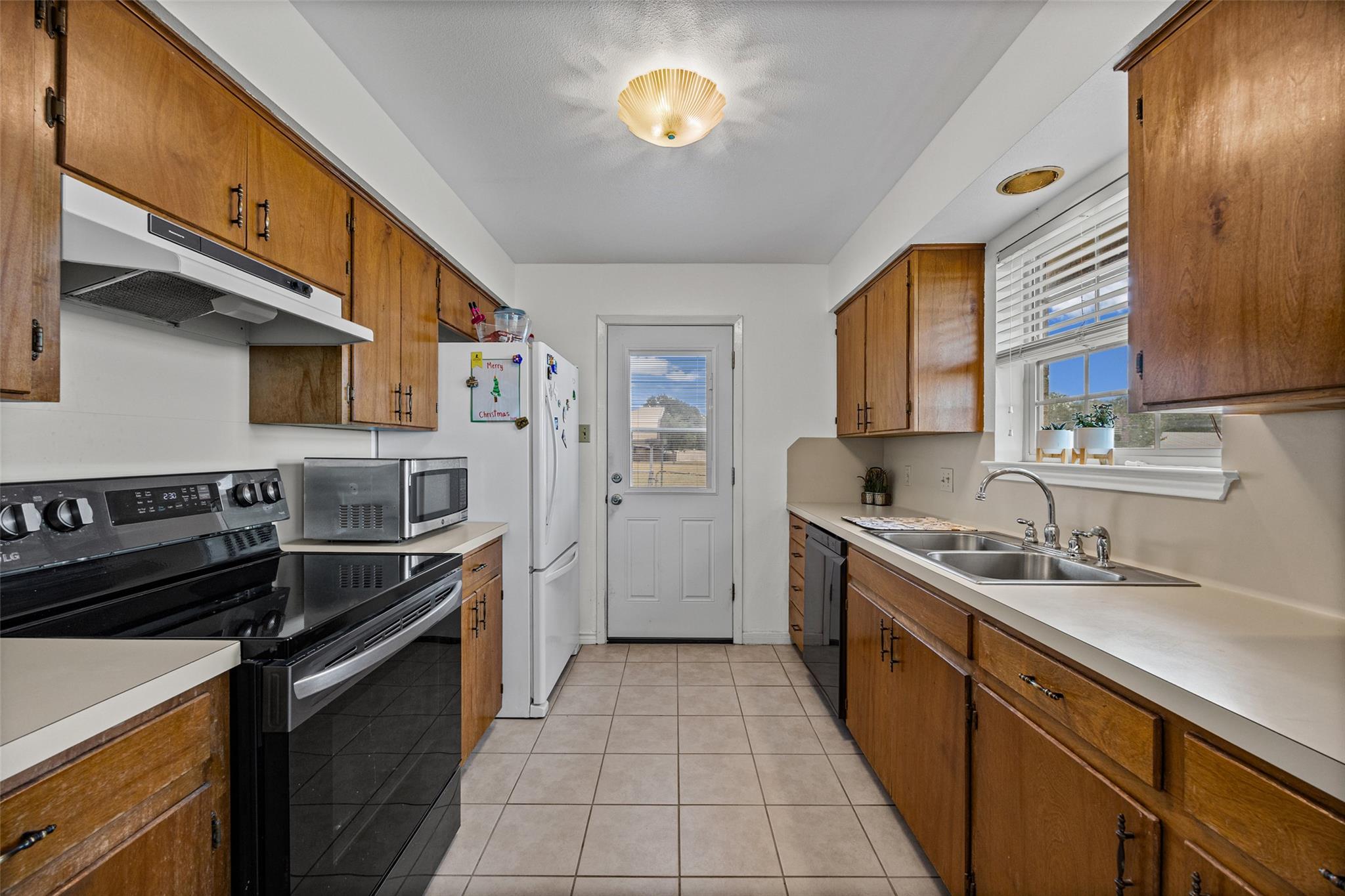 403 County View RD, Lockhart, TX 78644