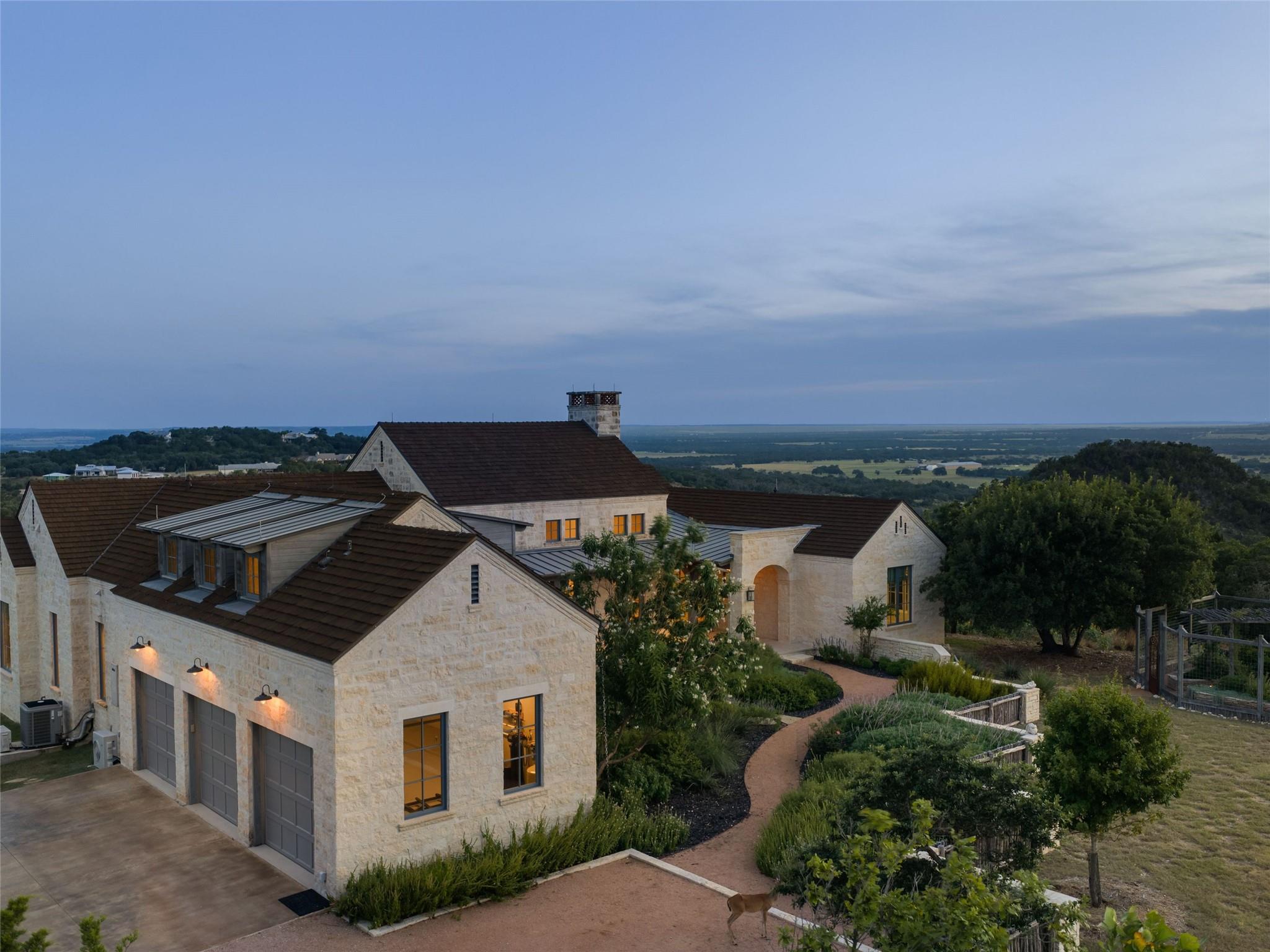 1691 Cool Water Ranch RD, Fredericksburg, TX 78624