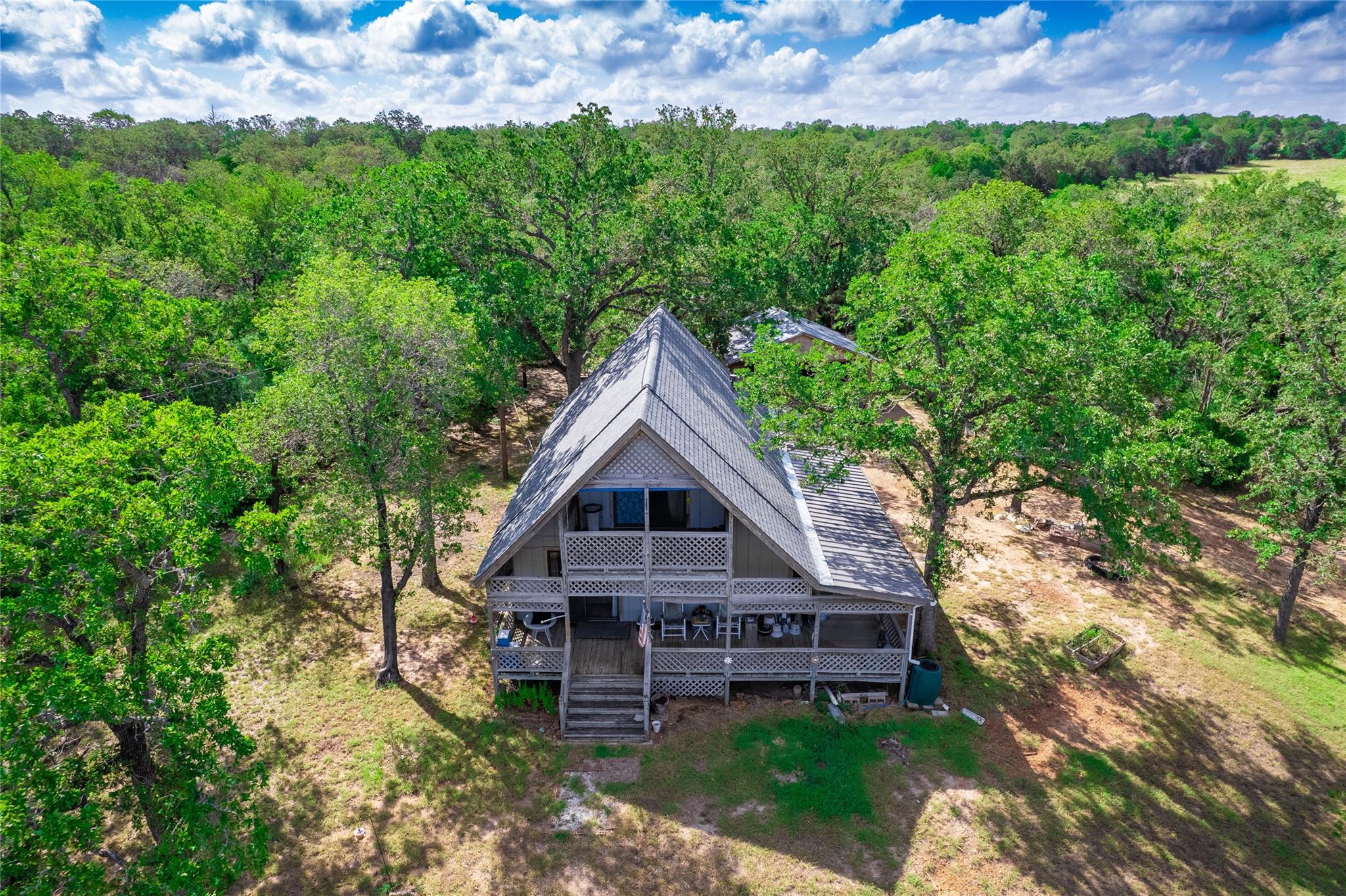 499 Hidden Oaks DR, Elgin, TX 78621