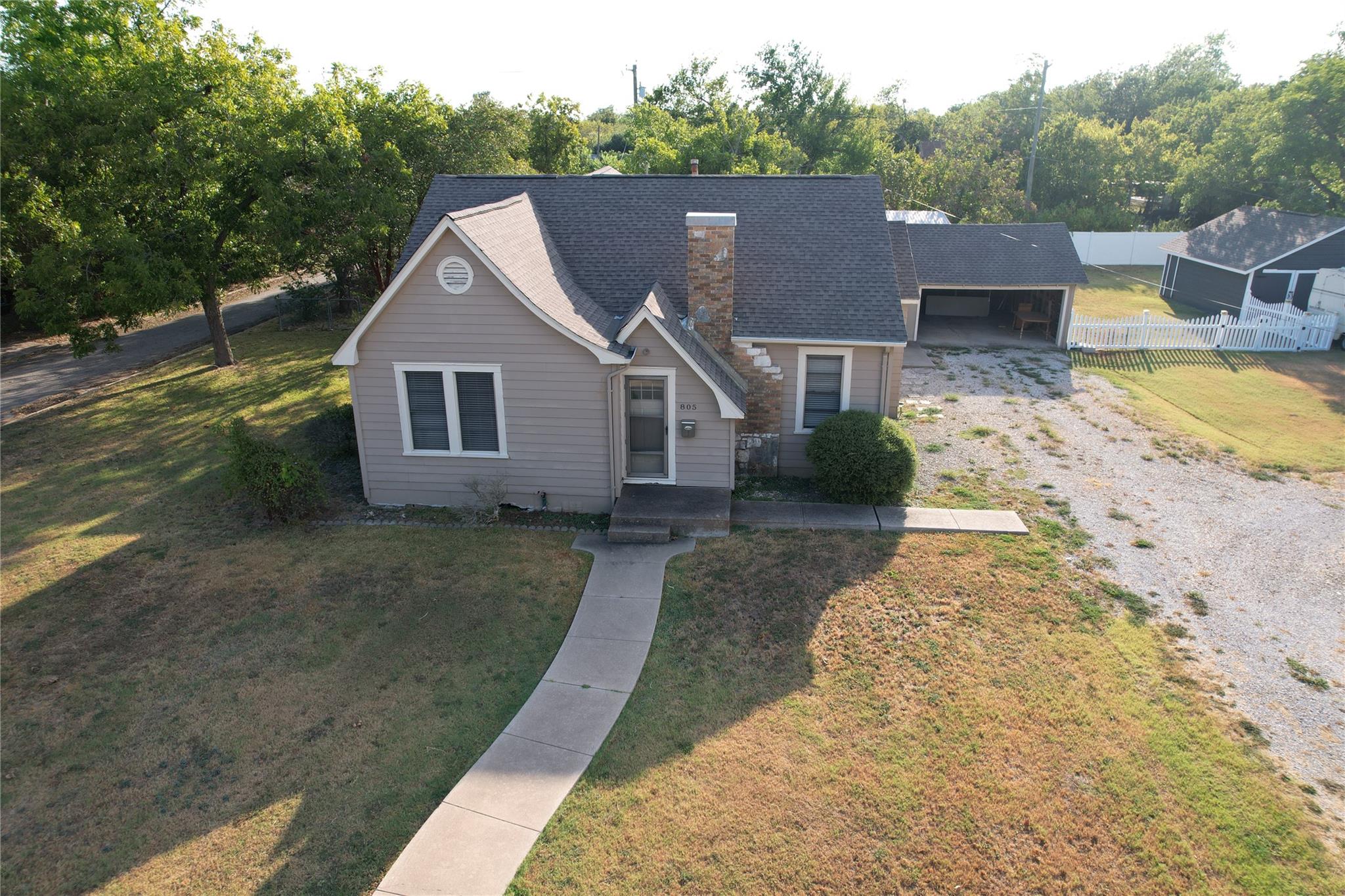 805 Howard ST, Taylor, TX 76574