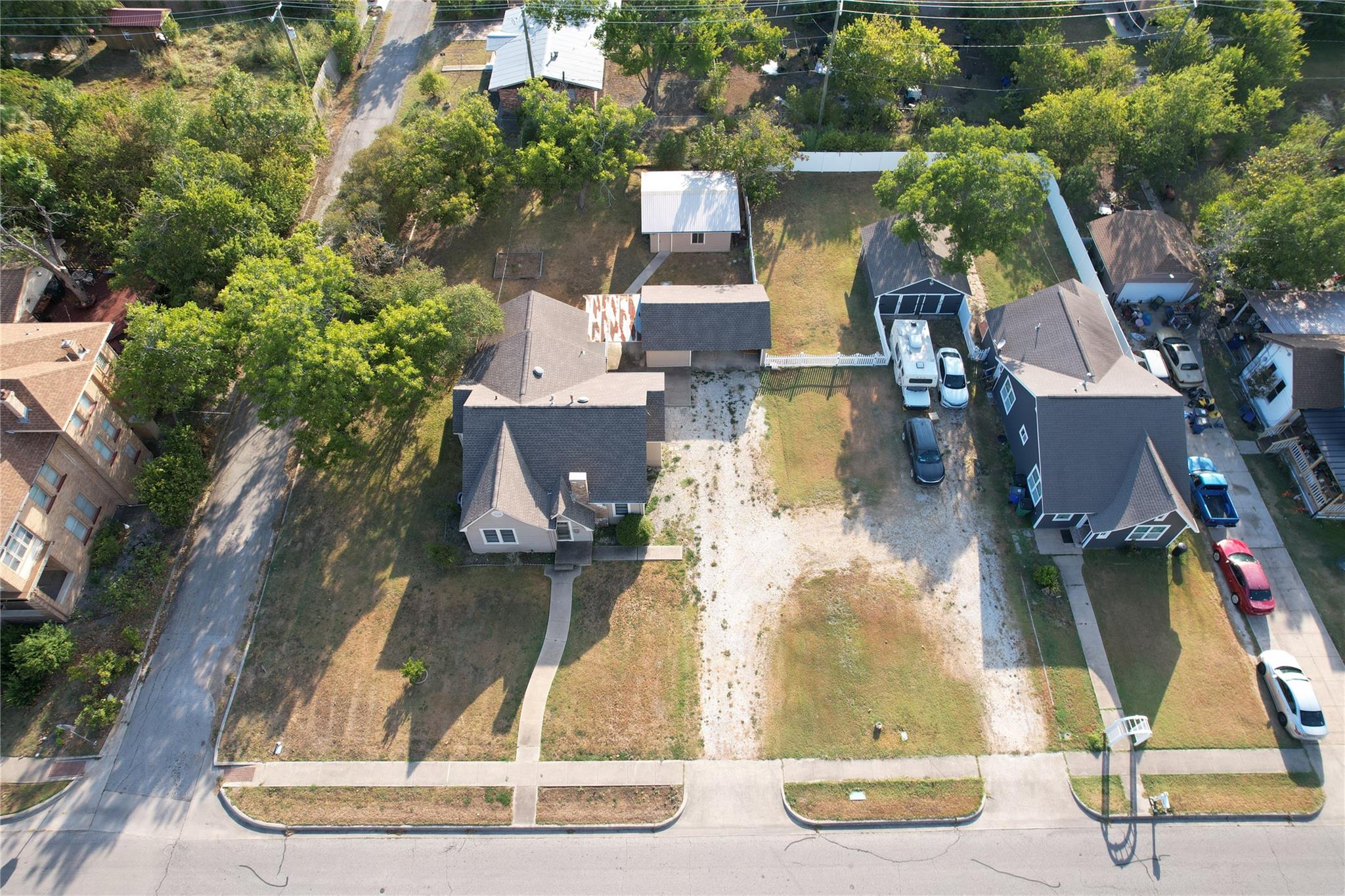 805 Howard ST, Taylor, TX 76574