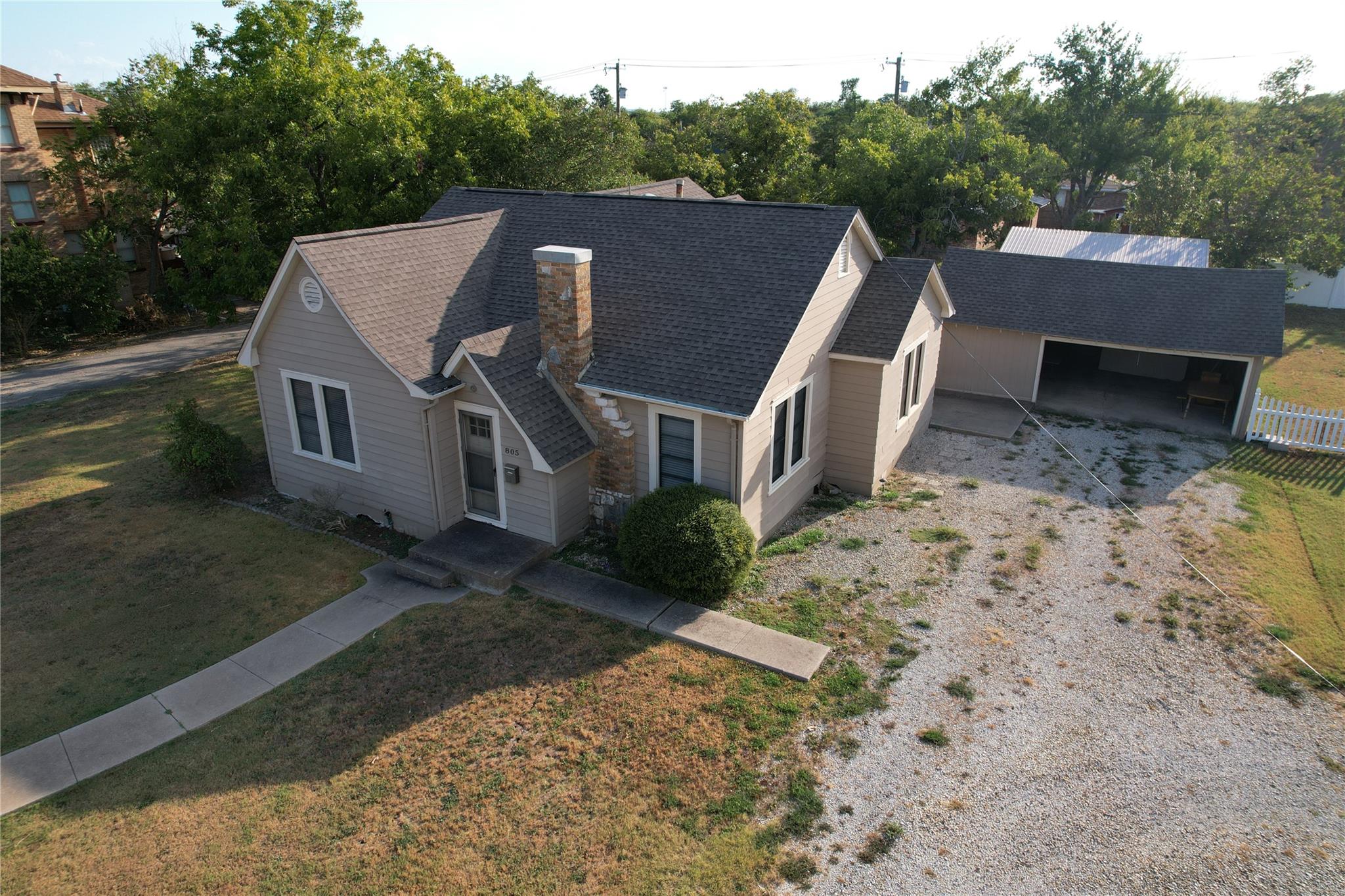 805 Howard ST, Taylor, TX 76574