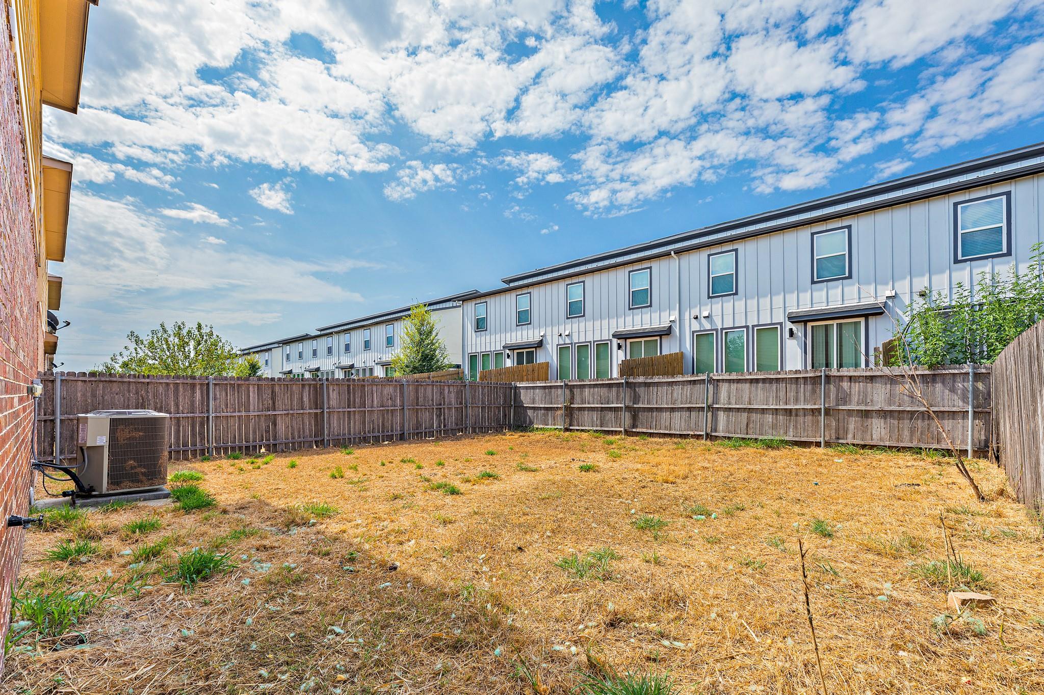 118 Creekside Villa DR, Kyle, TX 78640