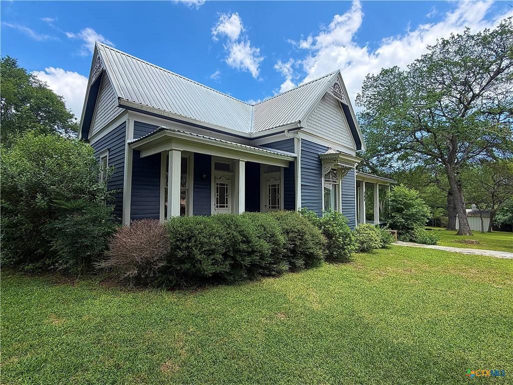 306 5th Ave, Smithville, TX 78957