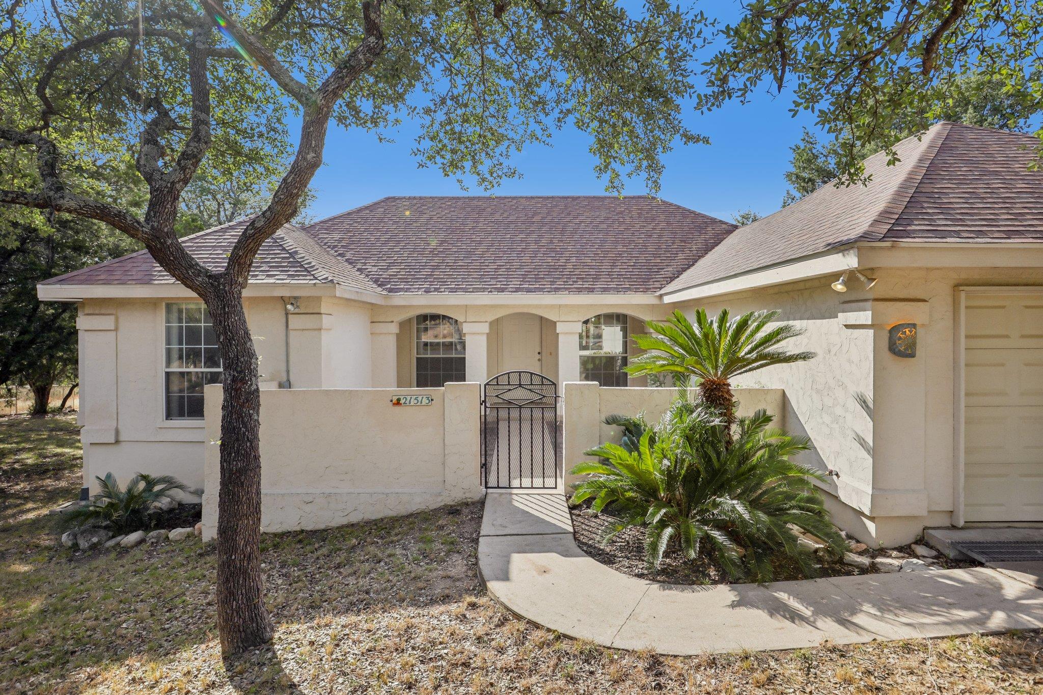 21513 Lakefront DR, Lago Vista, TX 78645