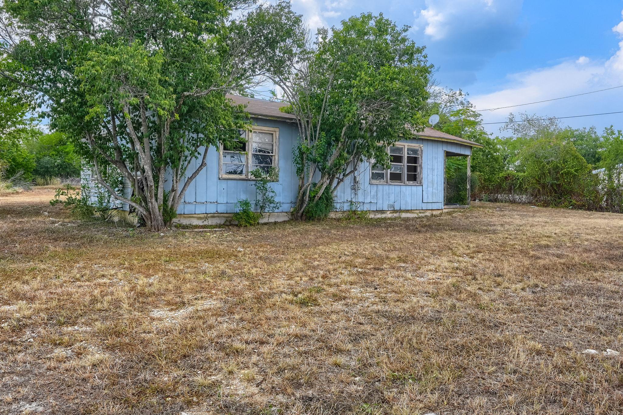 2212 Hunter RD, San Marcos, TX 78666