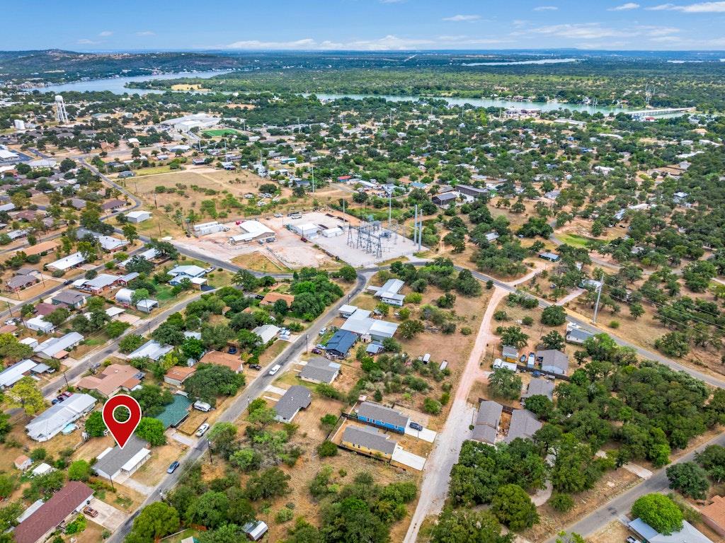 1902 Twin Oaks ST, Kingsland, TX 78639