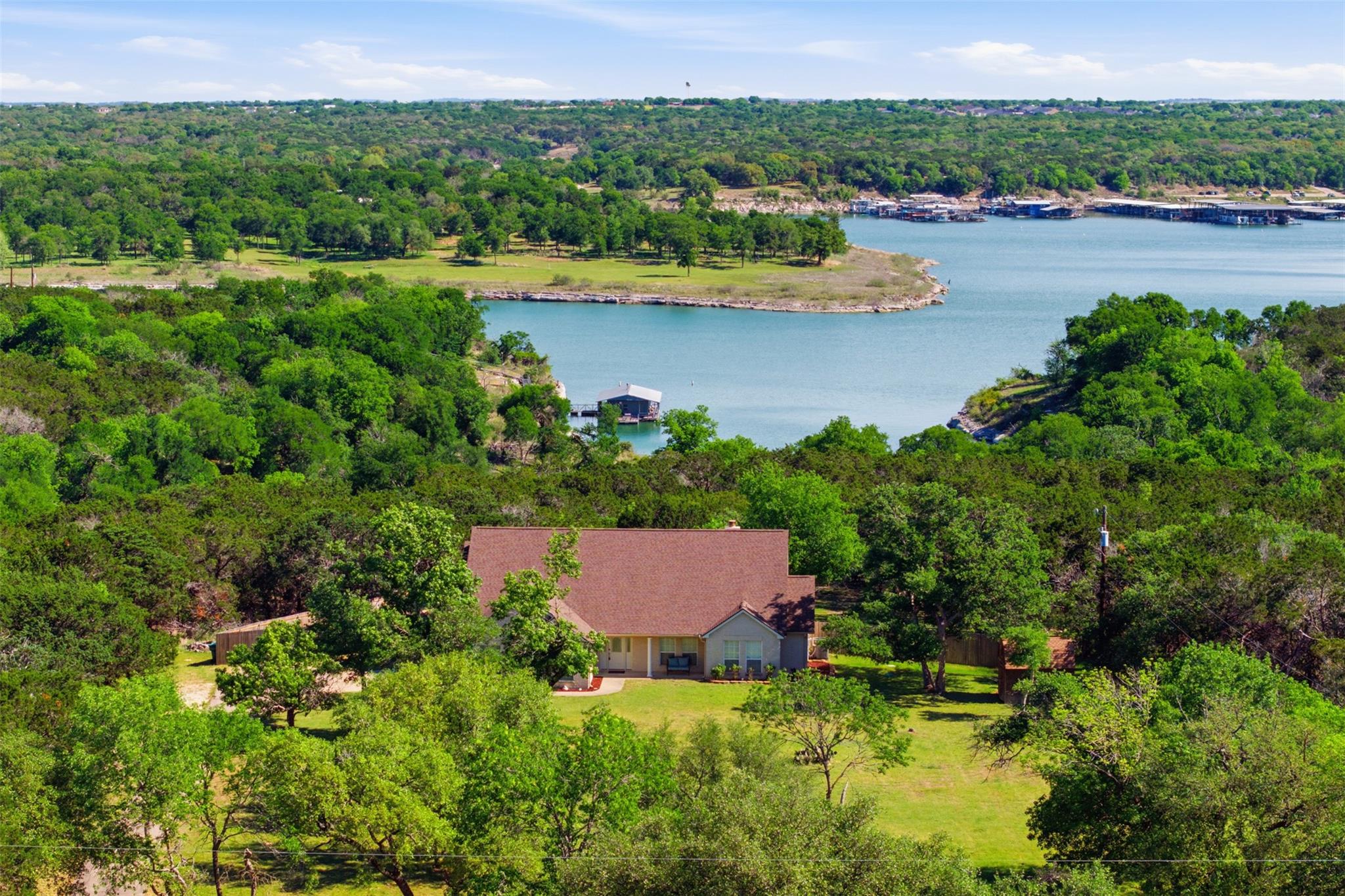 71 Wrangler DR, Morgans Point Resort, TX 76513