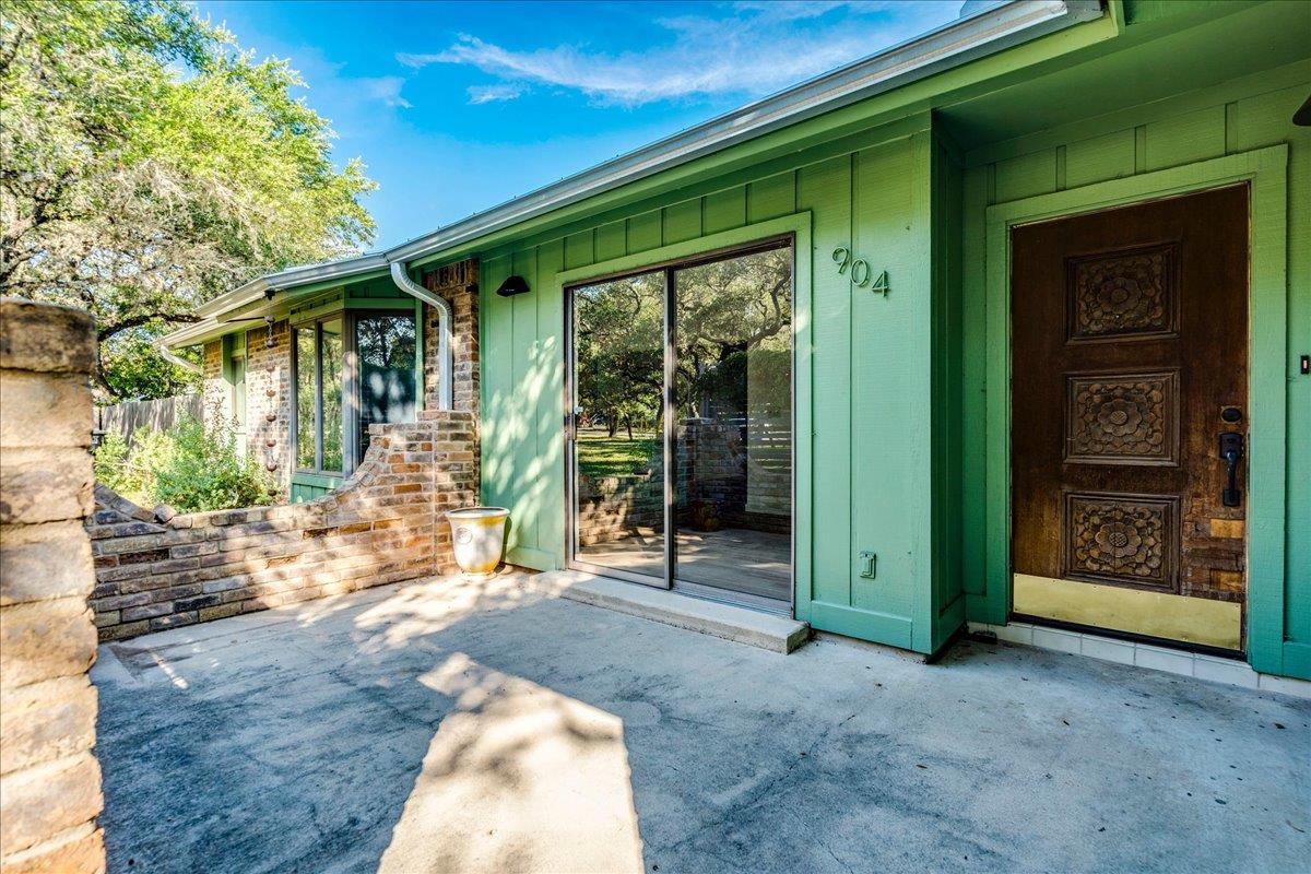 904 Willow Creek CIR, San Marcos, TX 78666