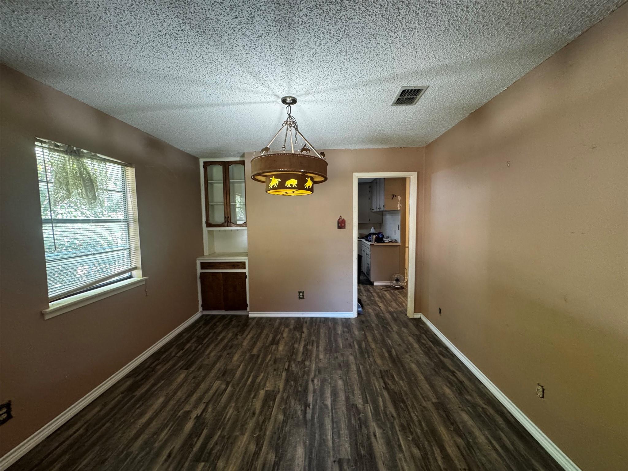 500 Hosack ST, Taylor, TX 76574