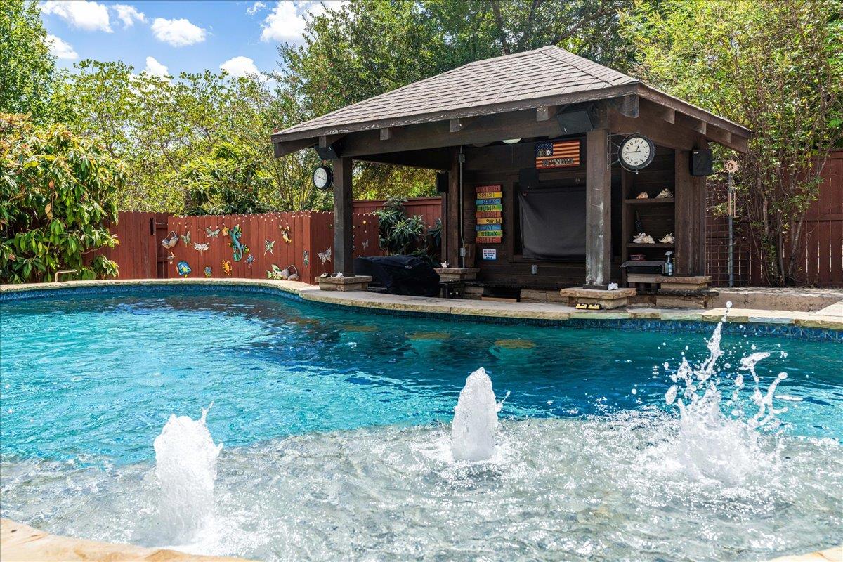 1901 Meandering Meadows DR, Pflugerville, TX 78660