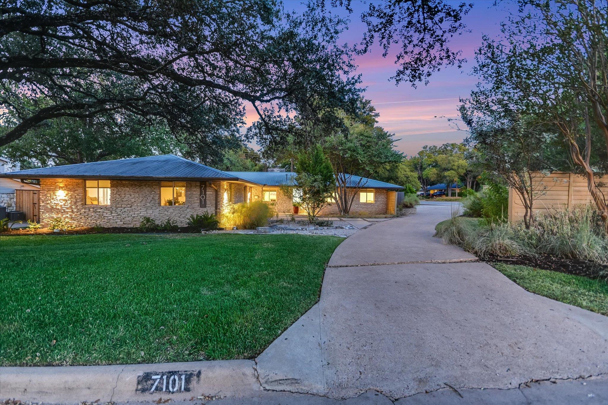 7101 Sungate DR, Austin, TX 78731