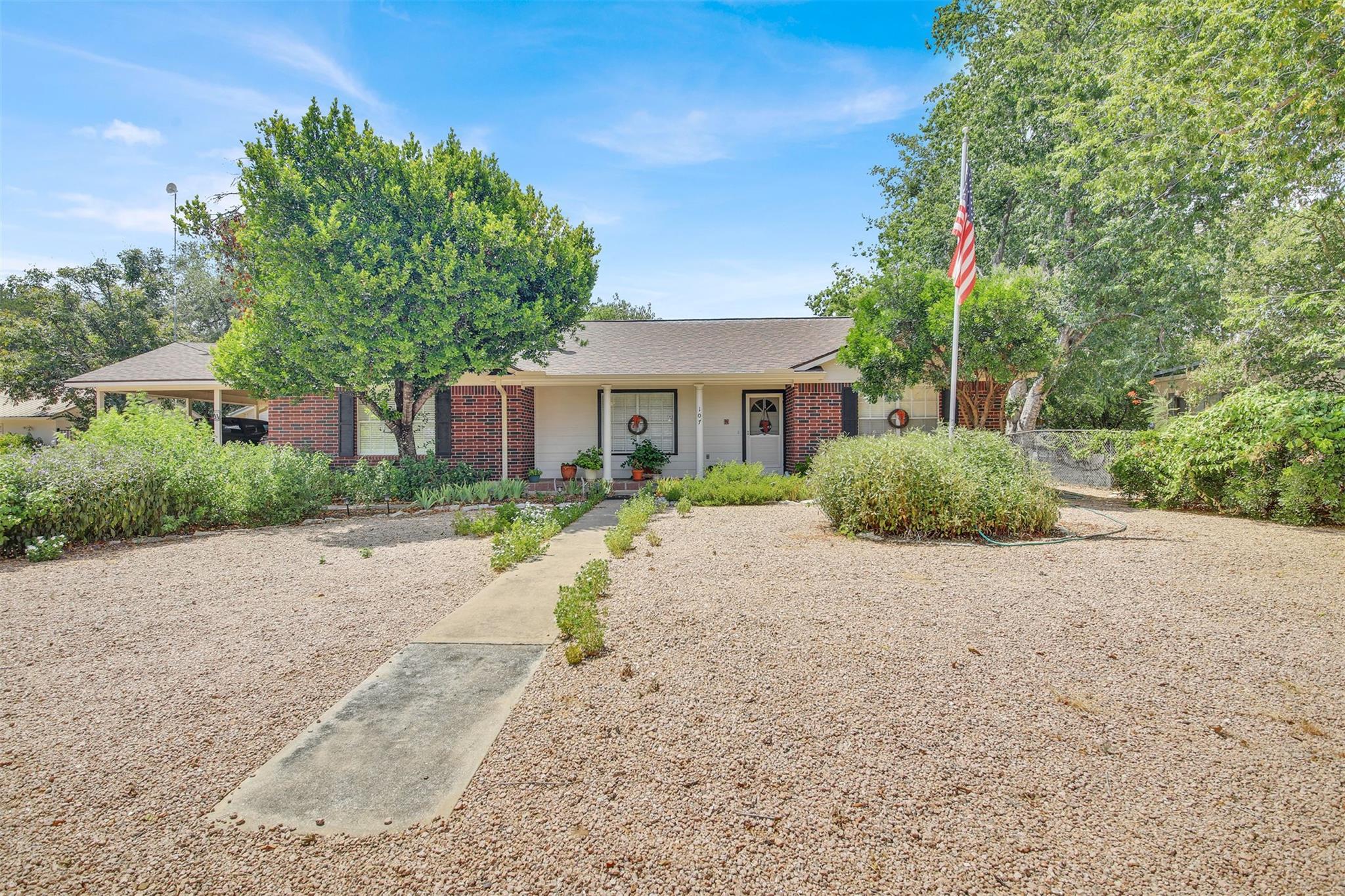 107 Taylor DR, Spicewood, TX 78669