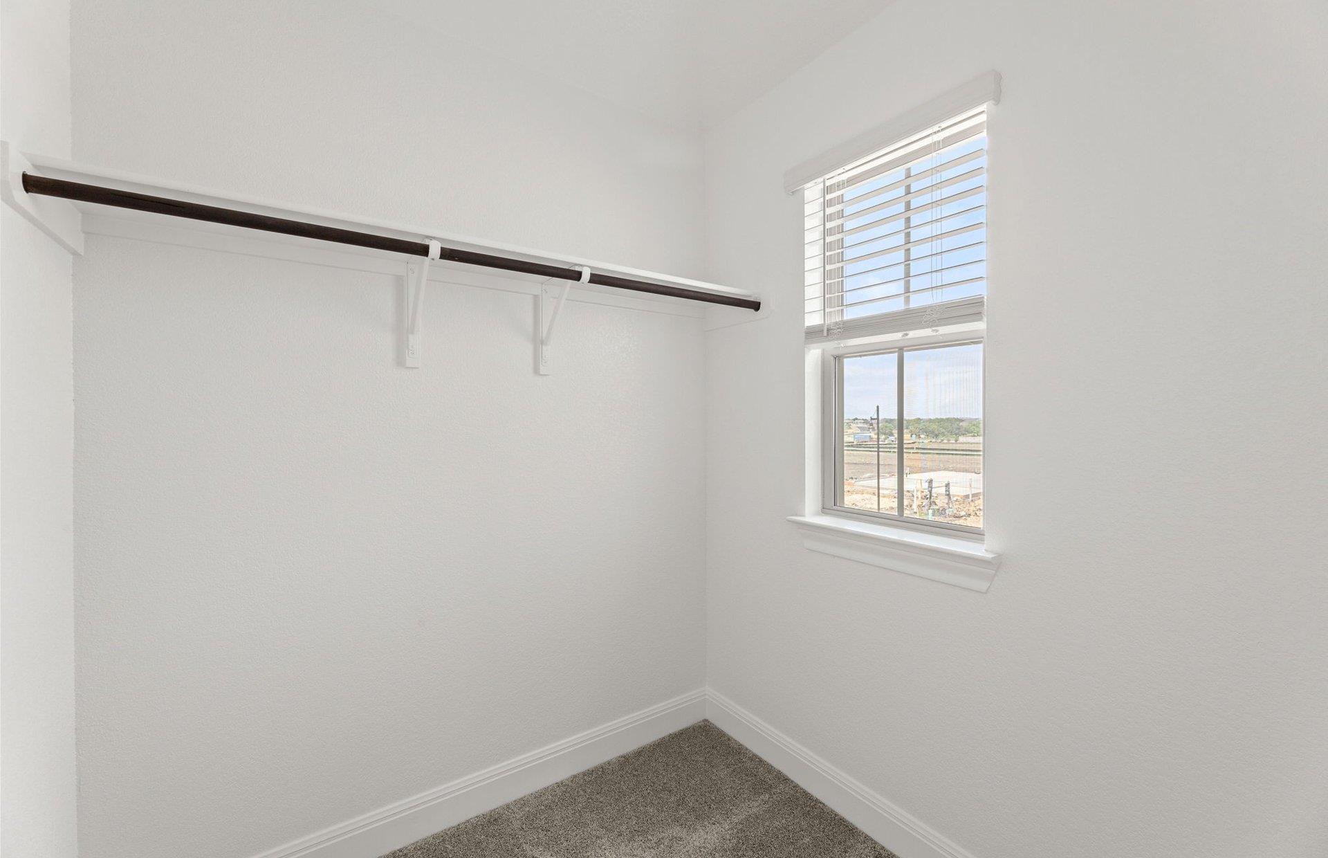 204 Amista DR, Liberty Hill, TX 78642