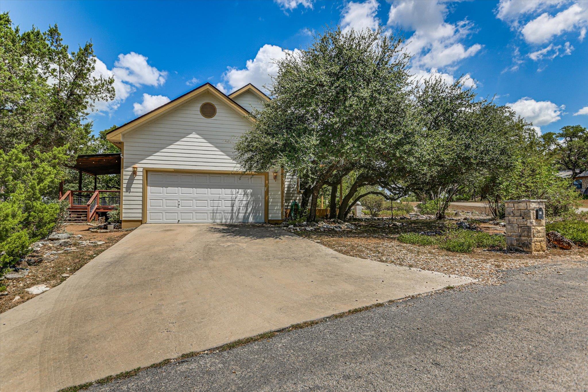17 Falling Leaf LN, Wimberley, TX 78676