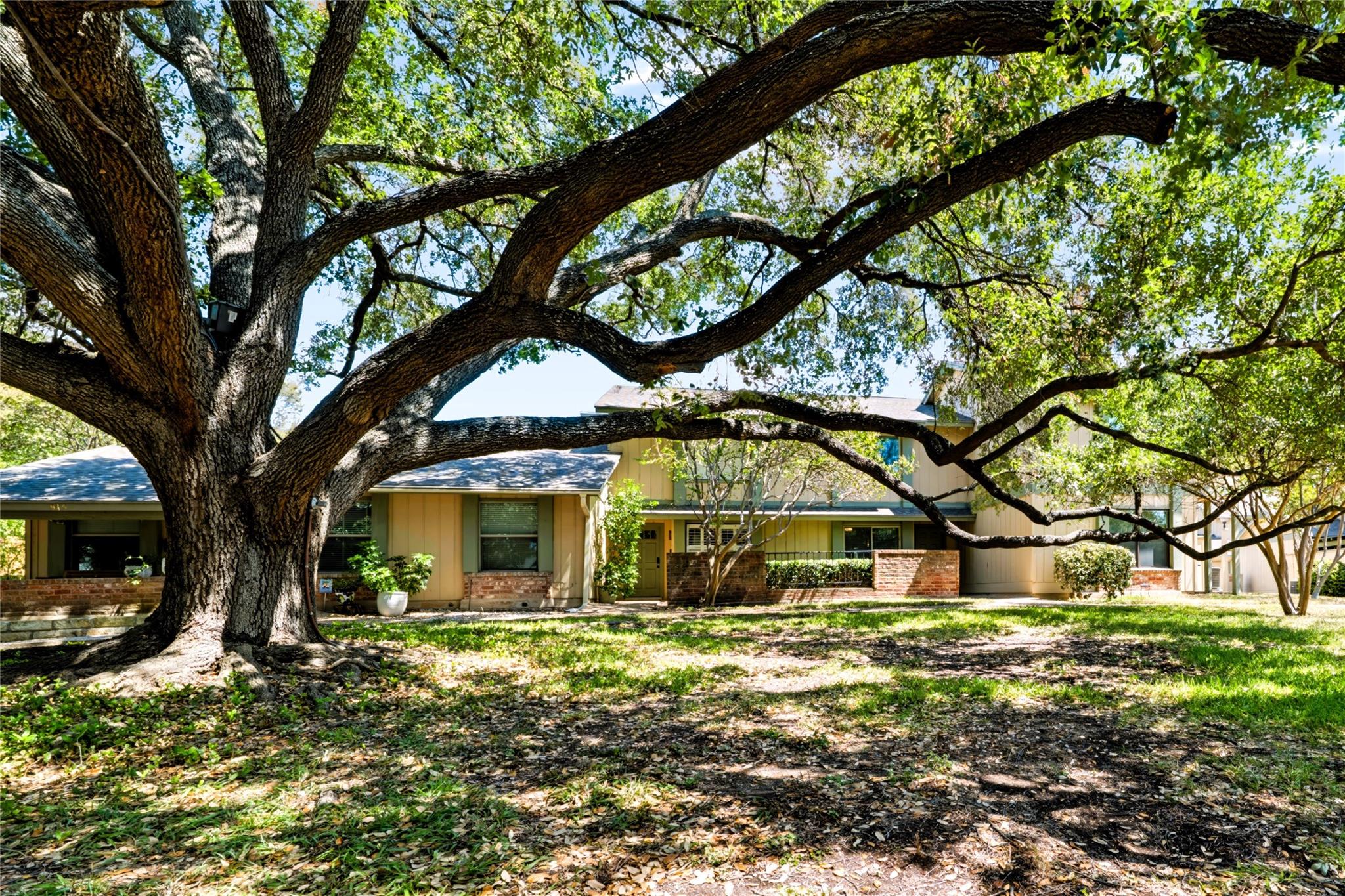 911 W Village LN, Austin, TX 78758