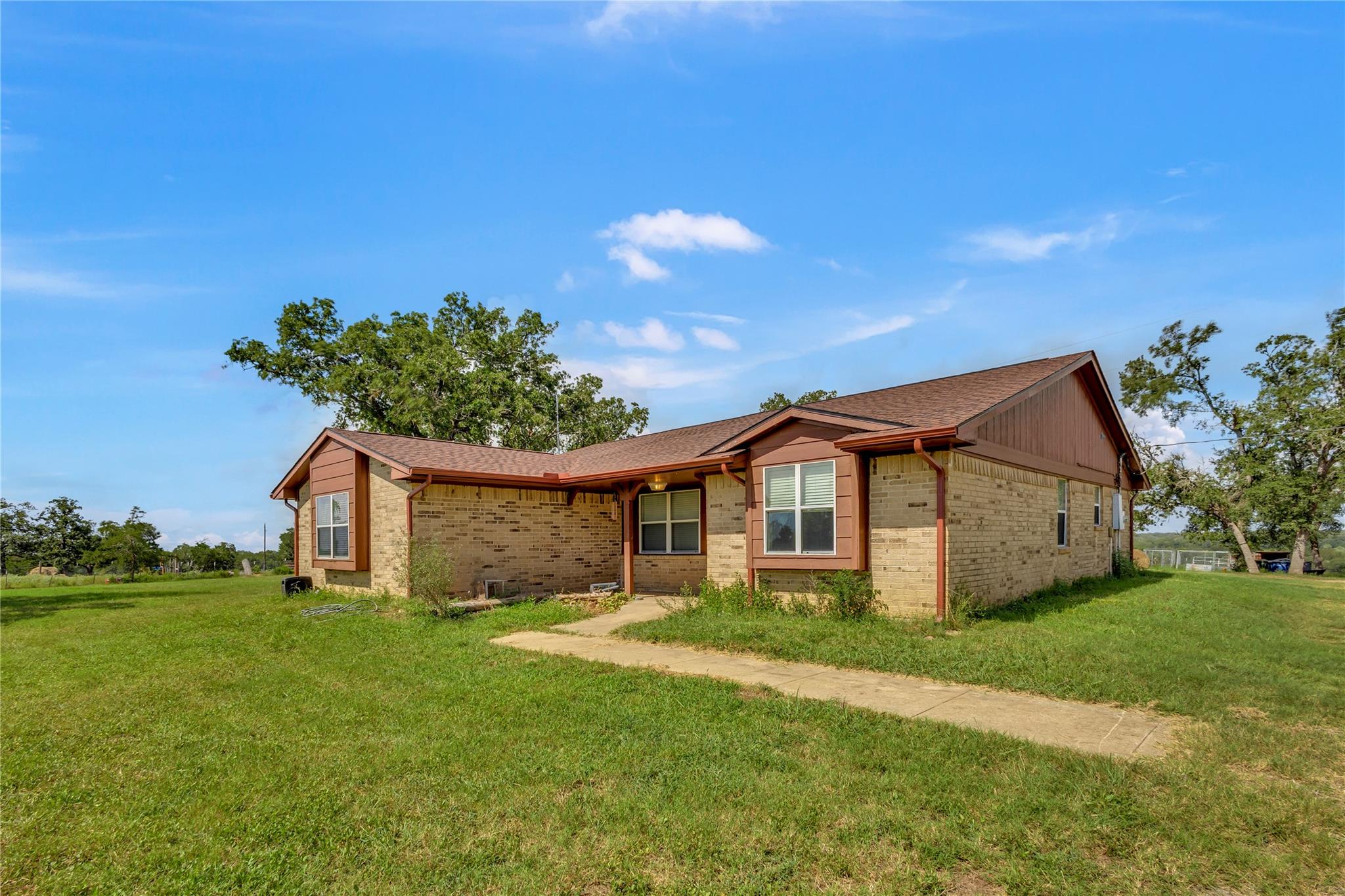 1080 League Line RD, Paige, TX 78659